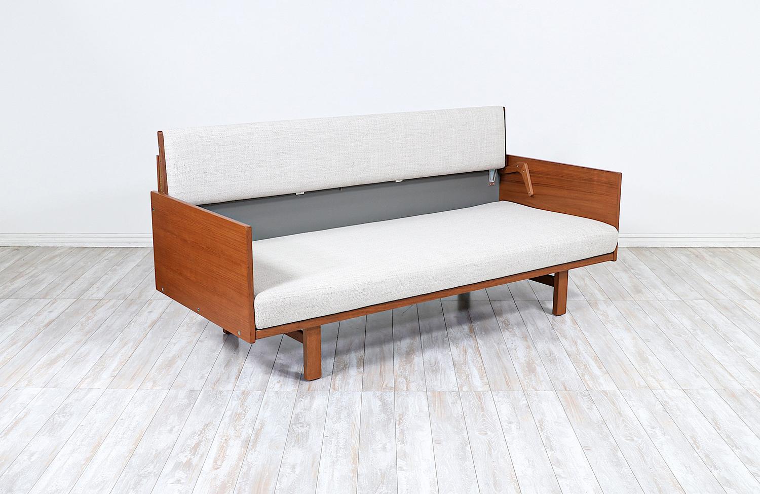 Danois Expert en restauration - Hans J. Wegner GE-259 Canapé-lit réglable pour GETAMA en vente