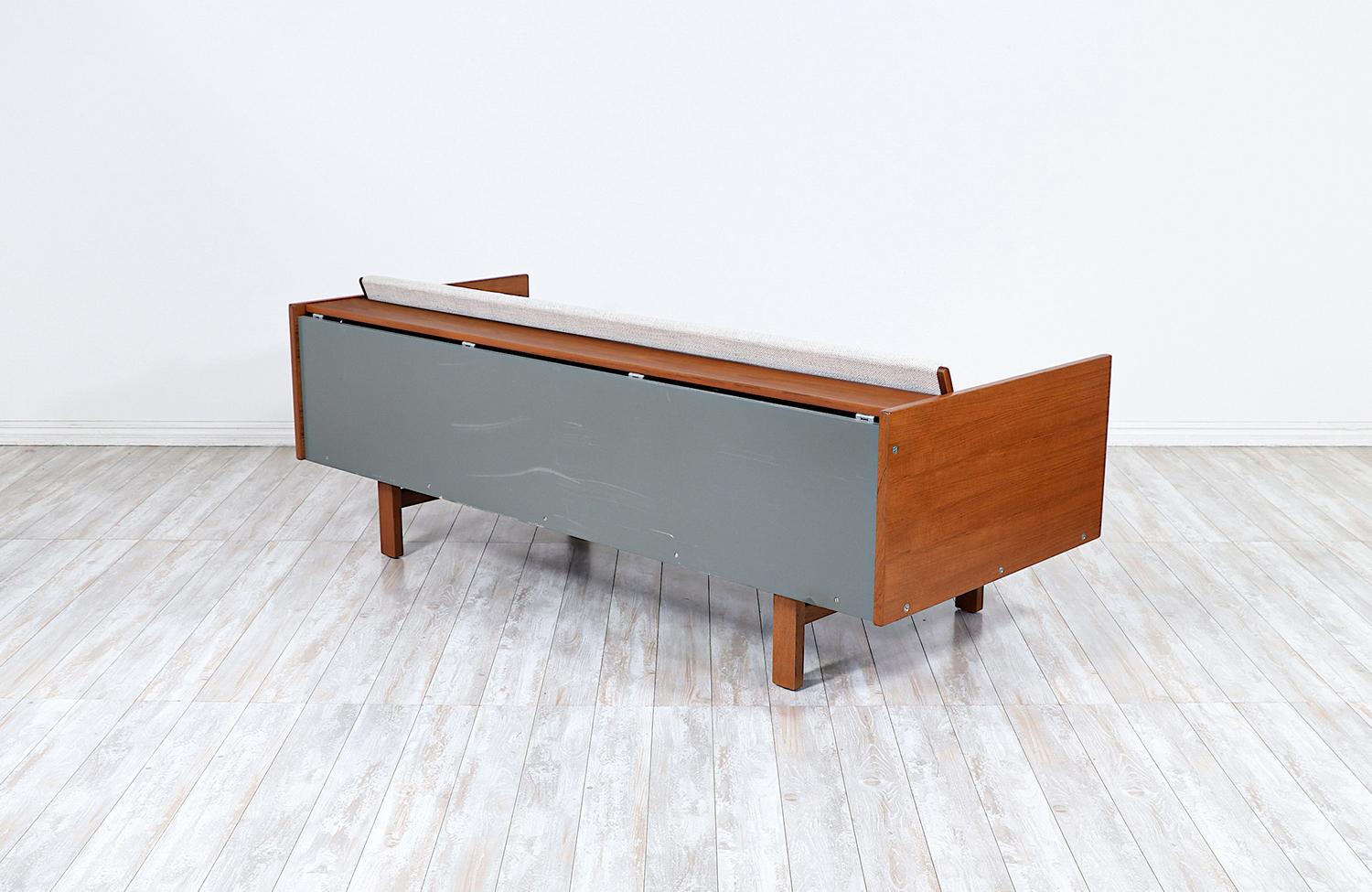 Danish Expertly Restored - Hans J. Wegner GE-259 Adjustable Daybed Sofa for Getama For Sale