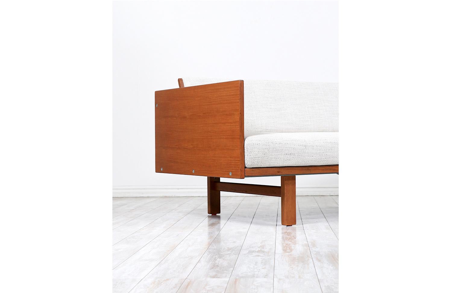 Teak Expertly Restored - Hans J. Wegner GE-259 Adjustable Daybed Sofa for Getama For Sale