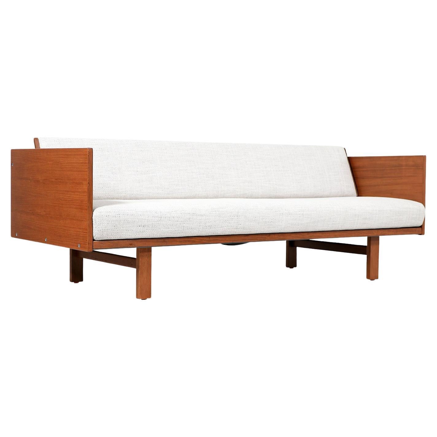 Fachmännisch restauriert - Hans J. Wegner GE-259 Verstellbares Tagesbett-Sofa für Getama im Angebot