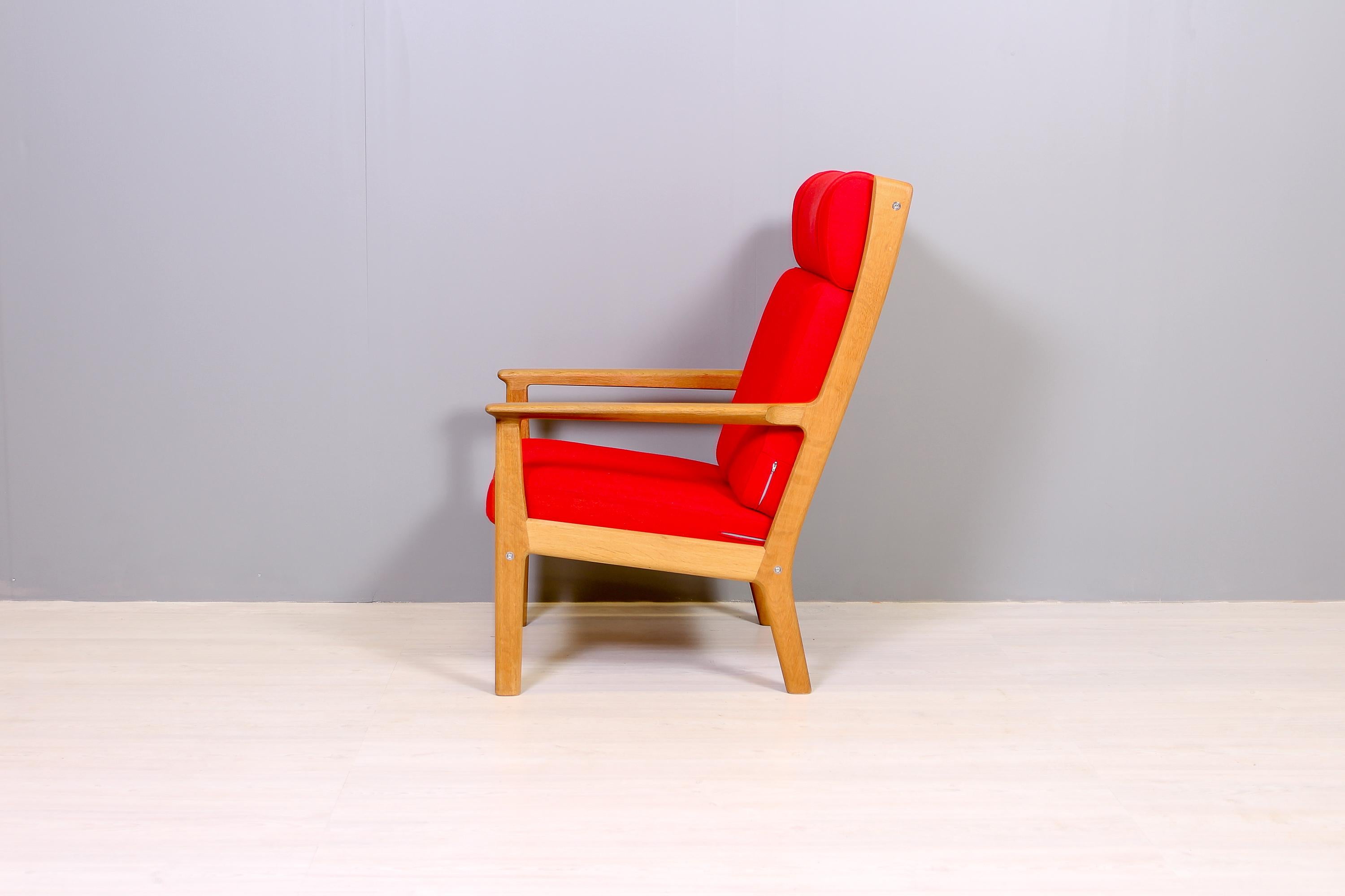 Hans J Wegner GE-265A Oak Lounge Chair by GETAMA, 1960s  In Good Condition In Malmo, SE