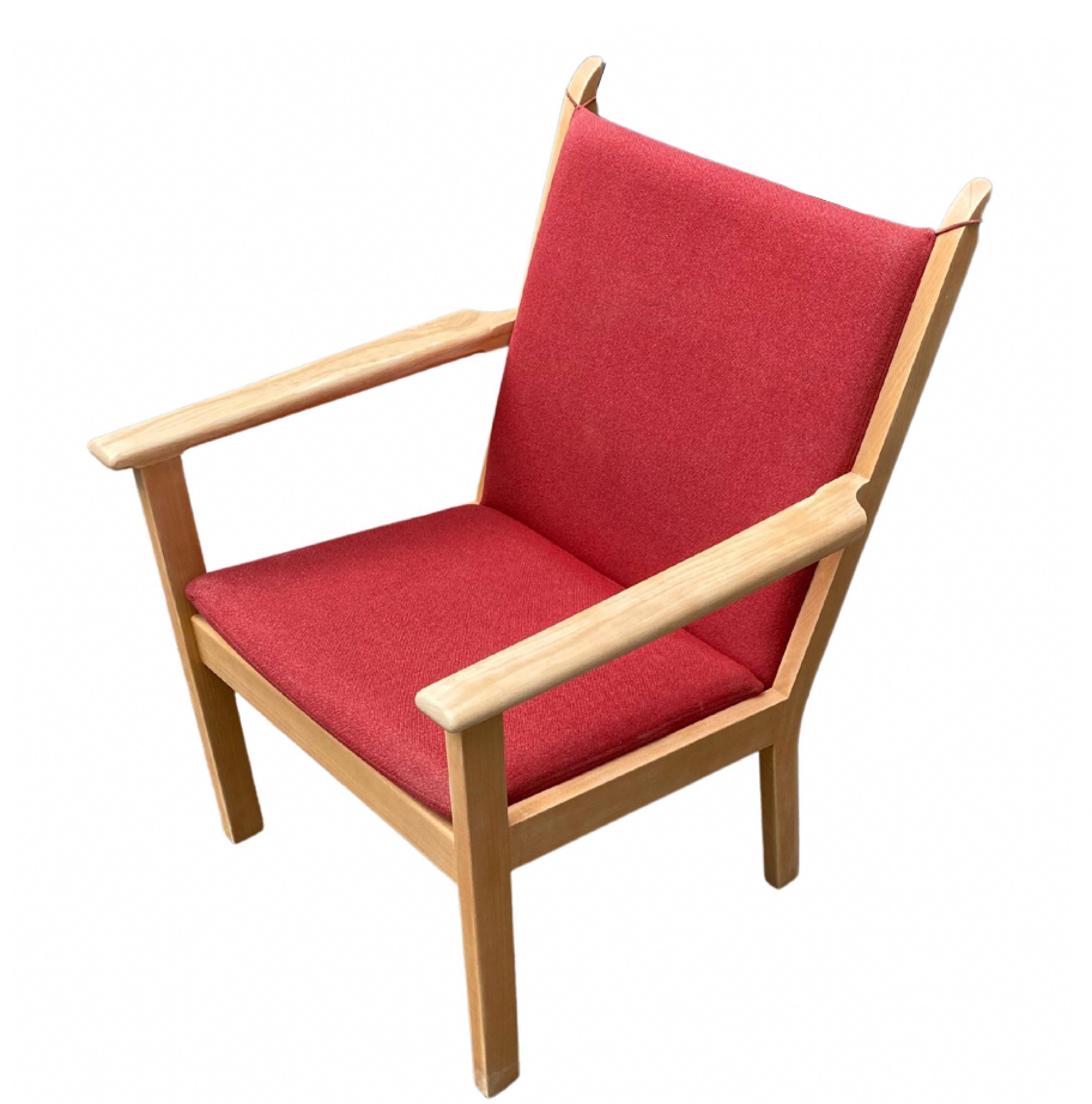 Lounge chair by the probably most famous Danish furniture designer Hans J. Wegner. 

Model 