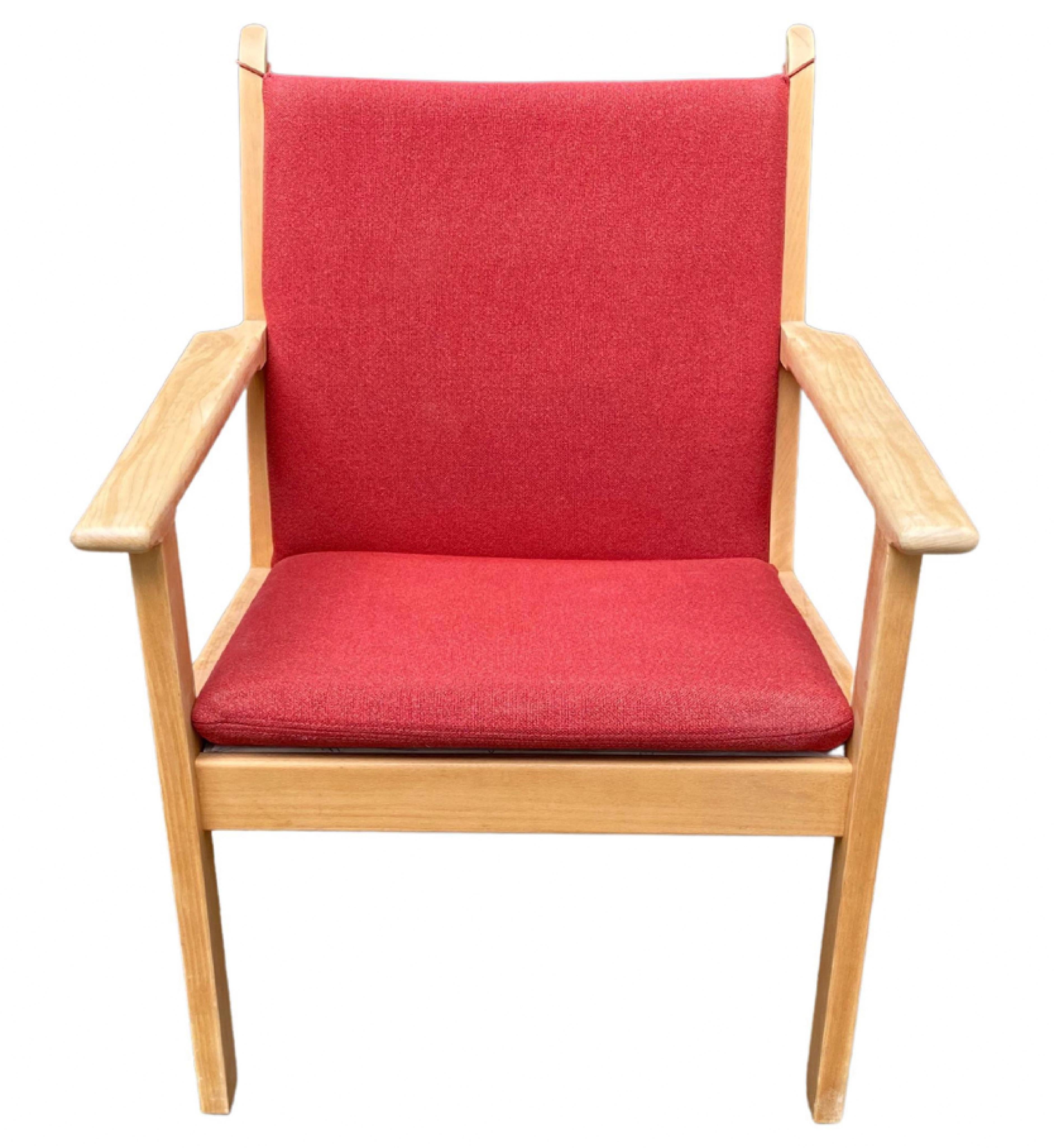 Mid-Century Modern Hans J. Wegner GE-284 Lounge Chair For Sale