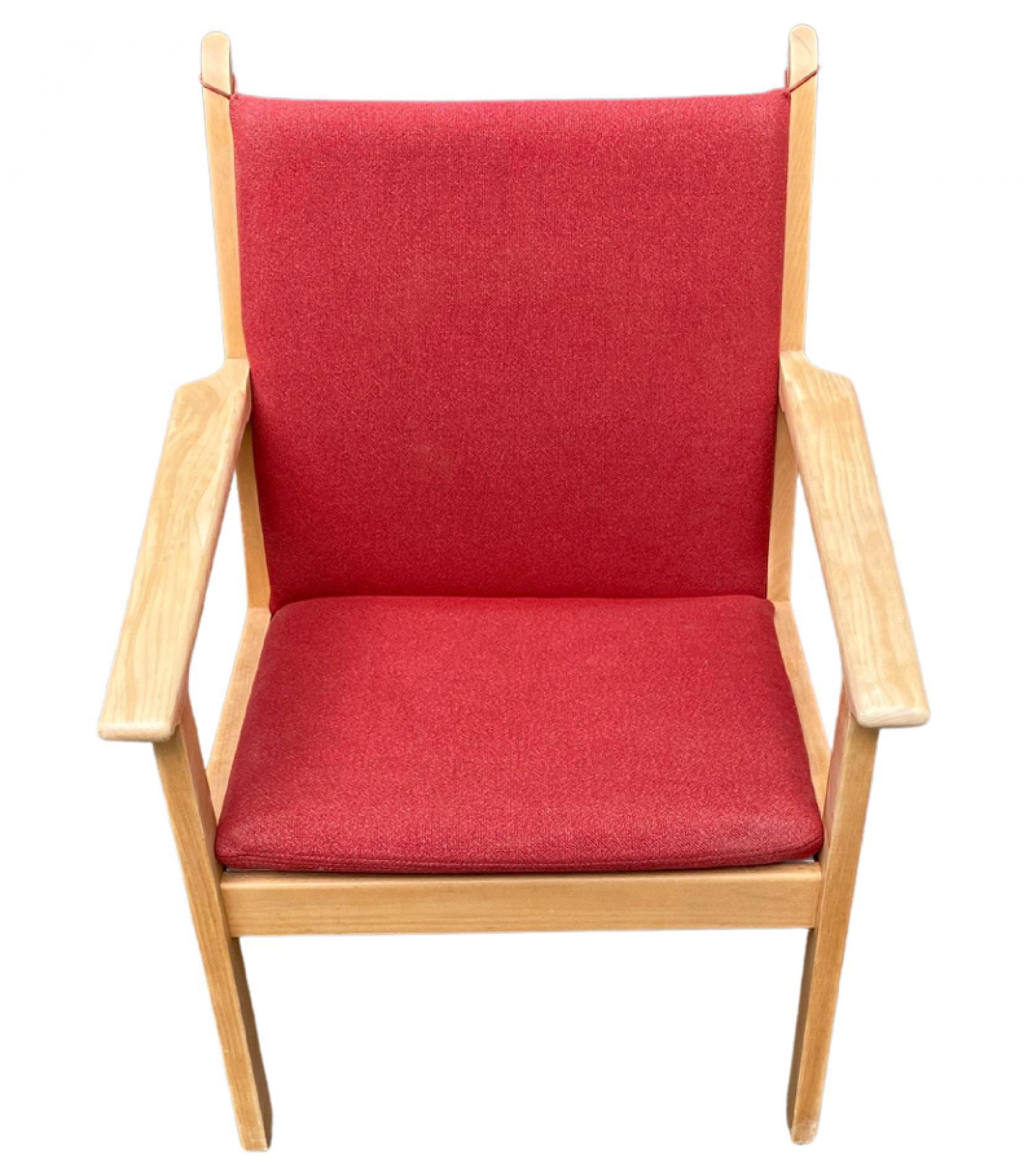 Danish Hans J. Wegner GE-284 Lounge Chair For Sale