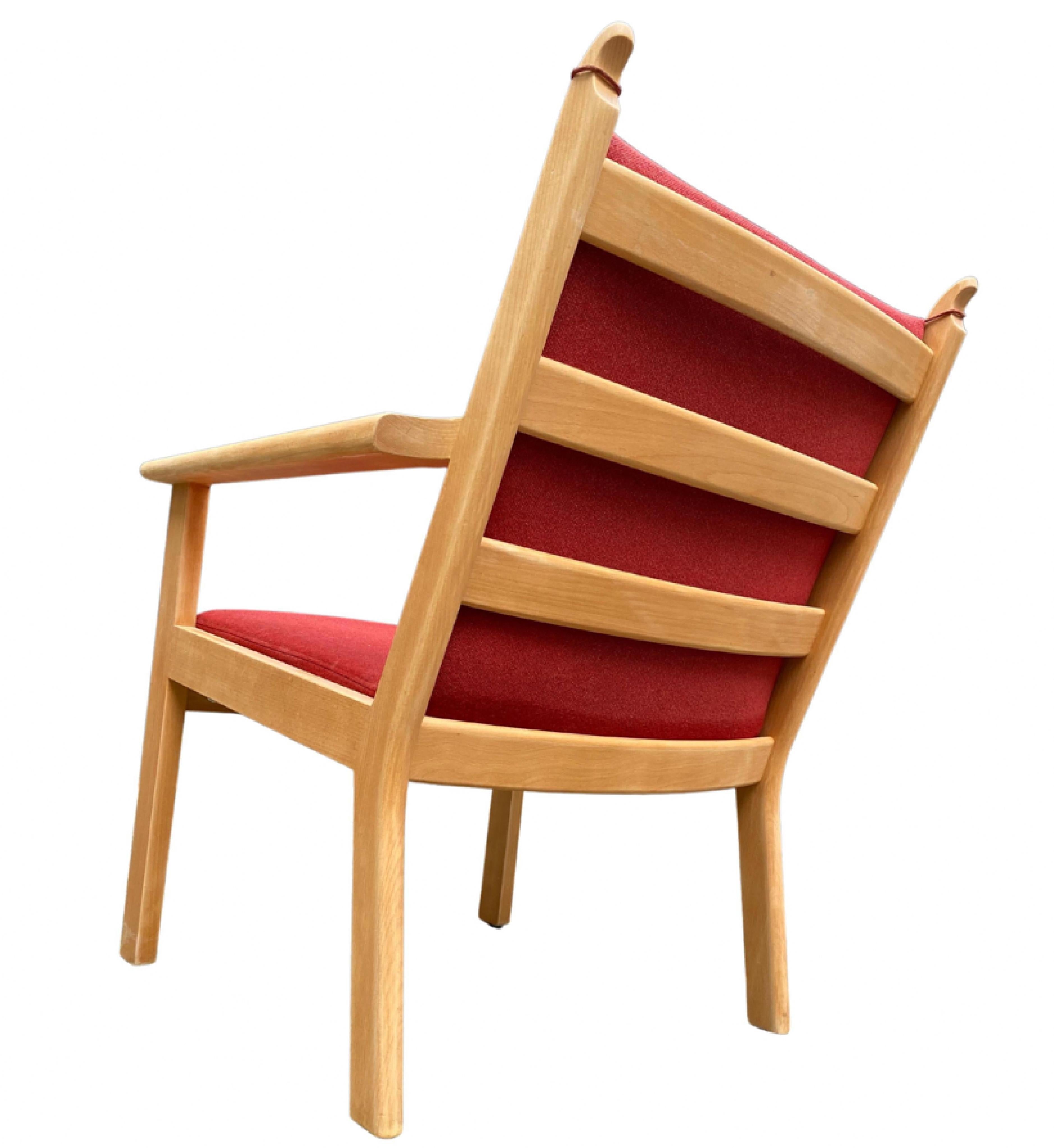 Hans J. Wegner GE-284 Lounge Chair In Excellent Condition For Sale In Copenhagen, DK