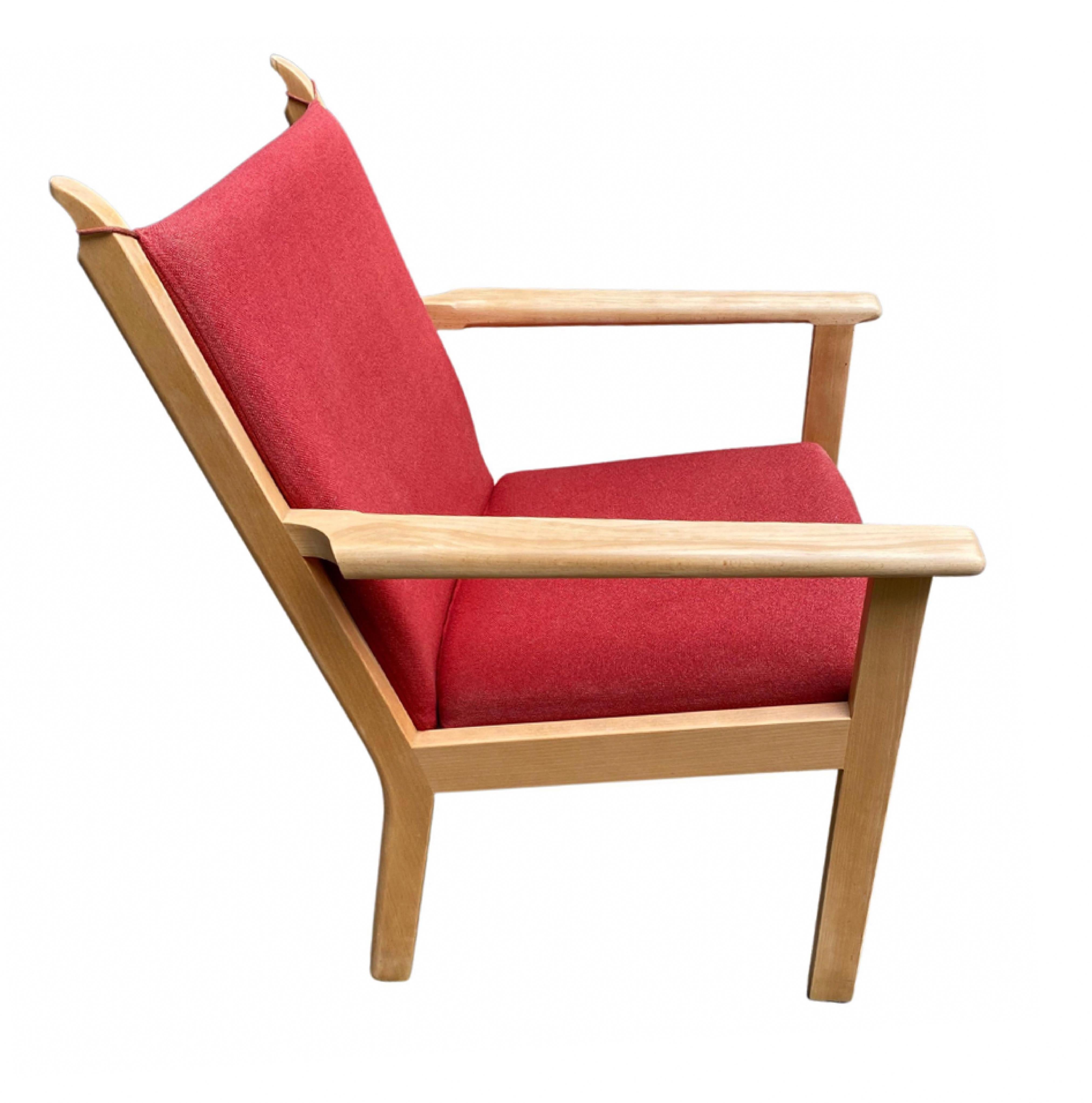 Wool Hans J. Wegner GE-284 Lounge Chair For Sale