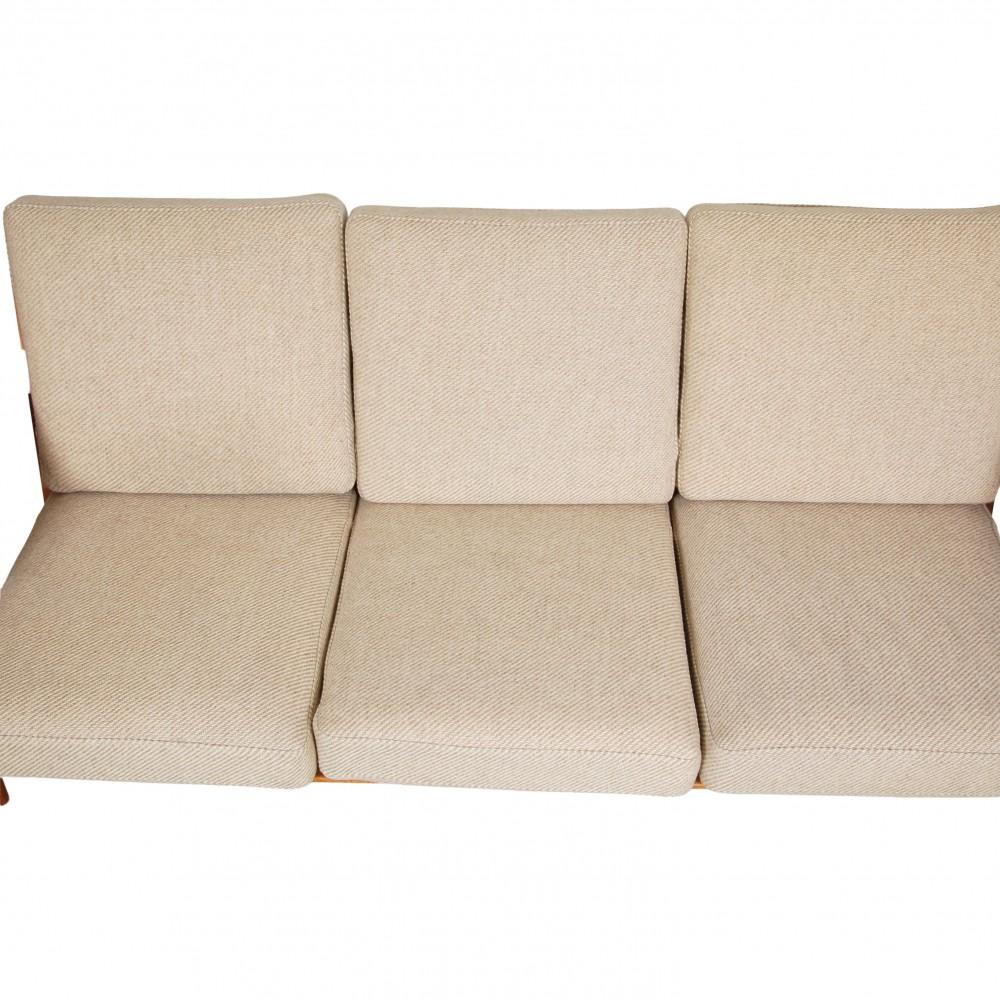 Scandinavian Modern Hans J. Wegner Ge-290 3-Seater Sofa with Solid Oak and Beige Fabric For Sale