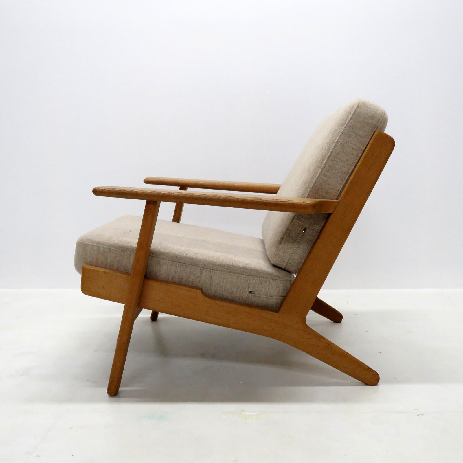Hans J. Wegner GE 290 Lounge Chair, 1950 In Good Condition In Los Angeles, CA