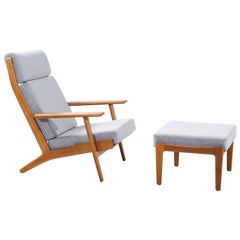 Hans J. Wegner GE-290 Loungesessel aus Eiche mit Ottomane für GETAMA