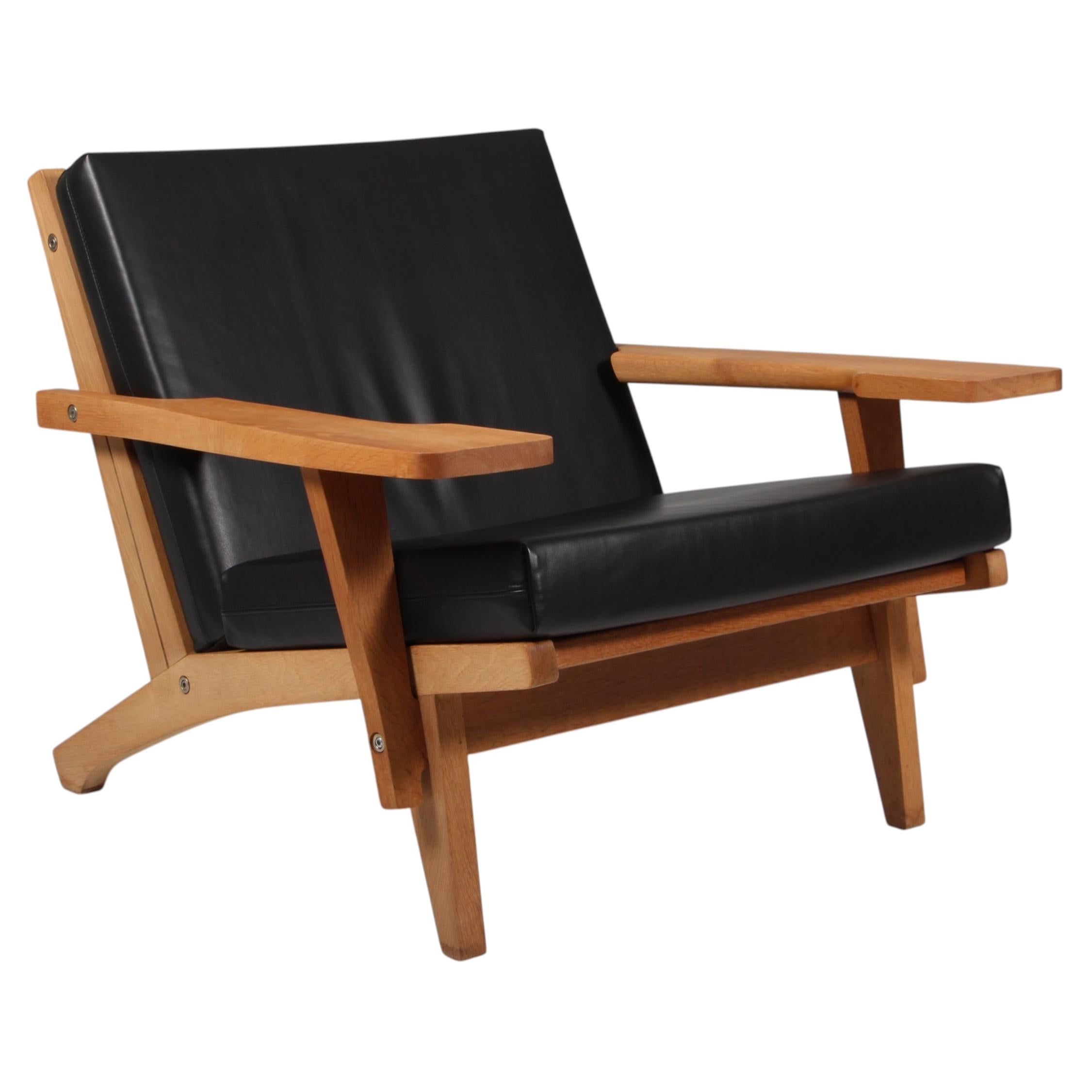 Hans J. Wegner GE-370 Lounge-Sessel, Eichenholzgestell, Vollnarbenleder im Angebot