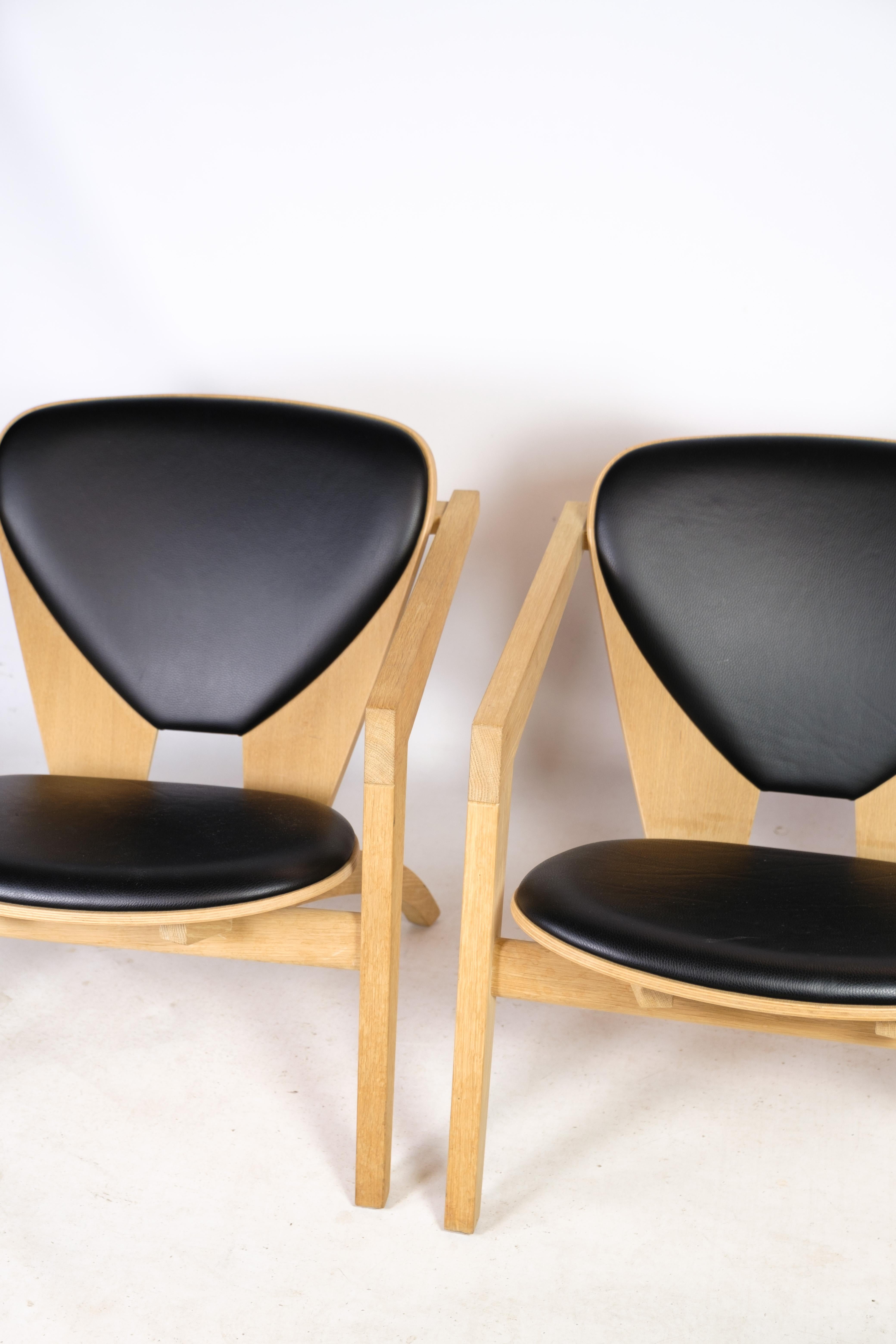 One of Wegner's designs is the GE 460 armchair, which was created in 1977. The chair is made of soap treated oak wood and has a seat and backrest upholstered in black leather, which gives it an exclusive and elegant feel. The chair is produced and