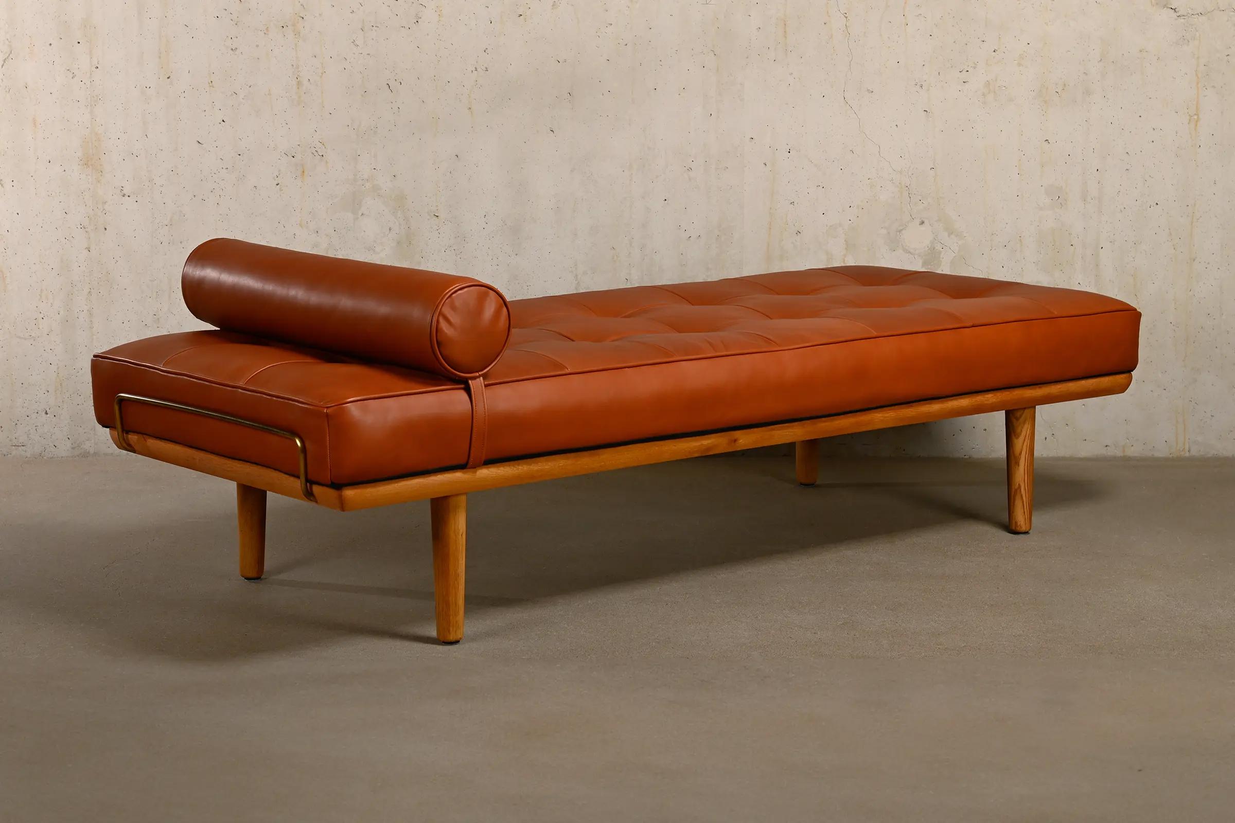 Beautiful Daybed Model GE19 designed by Hans J. Wegner for Getama Denmark 1960s. Oak frame with tapered legs and brass brackets in very good condition with minor traces of use. Original spring mattress with new neck roll pillow upholstered in