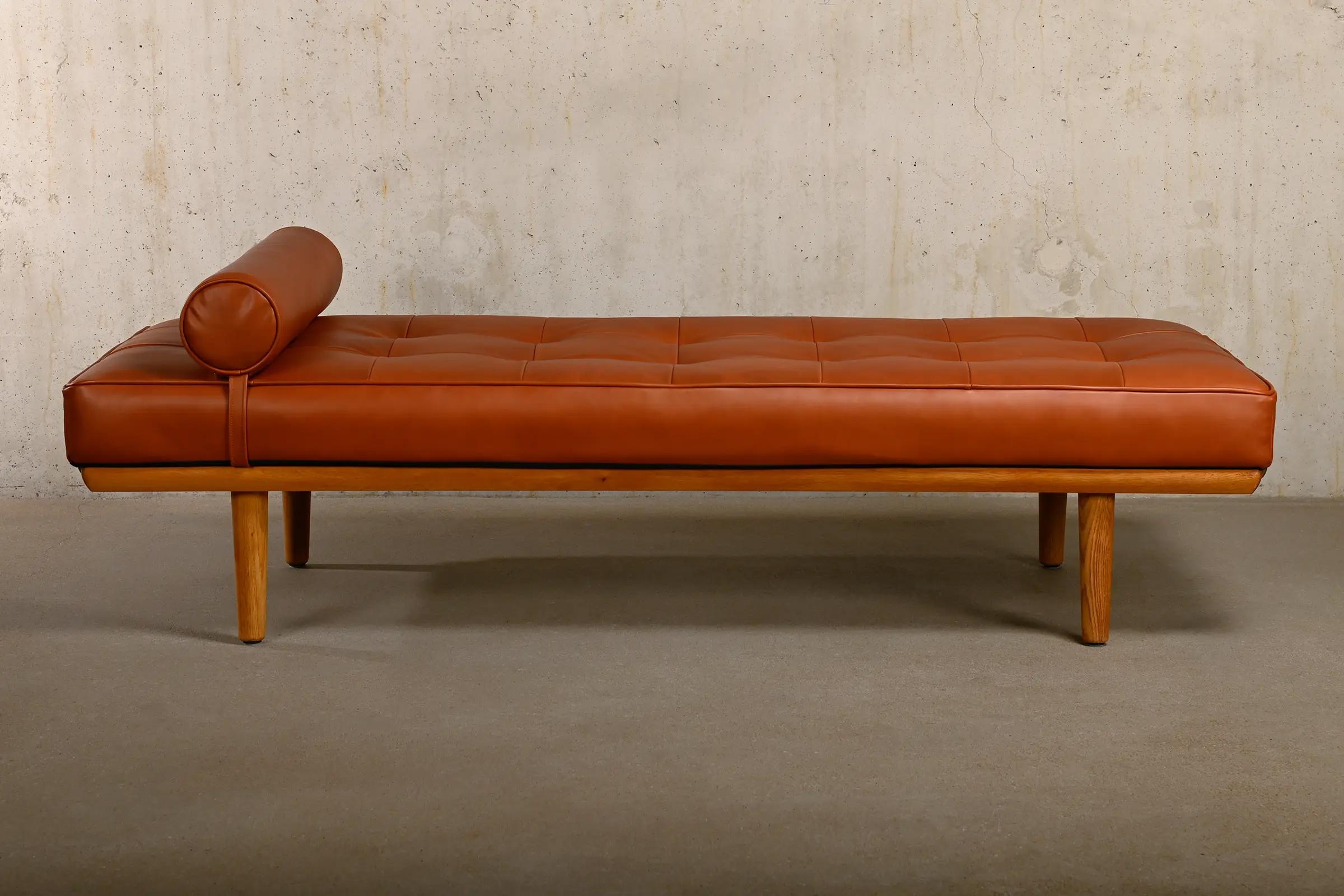 Scandinavian Modern Hans J. Wegner GE19 Daybed with Oak and Cognac Leather for Getama Denmark 1960s
