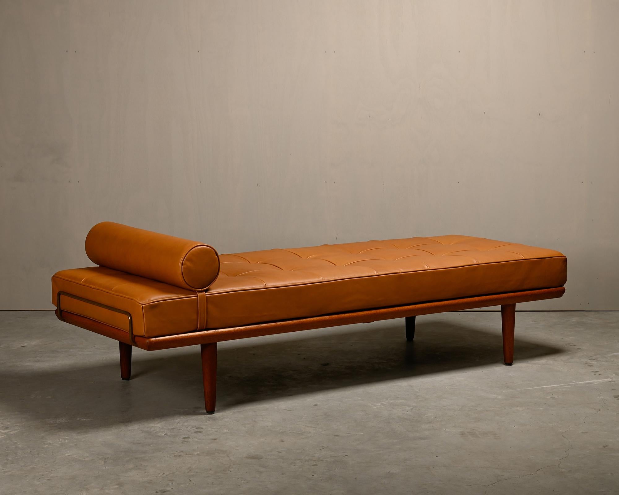 Beautiful early Daybed Model GE19 designed by Hans J. Wegner for Getama Denmark 1960s. Teak frame with tapered legs and brass brackets in very good condition with minor traces of use. New mattress with new neck roll pillow upholstered in beautiful