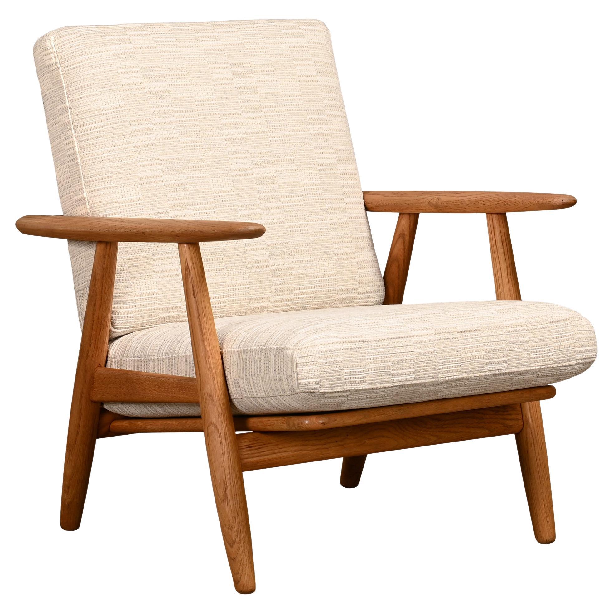 Hans J. Wegner Ge240 'Sigar' Lounge Chair in Oak and Pierre Frey Fabric, GETAMA For Sale