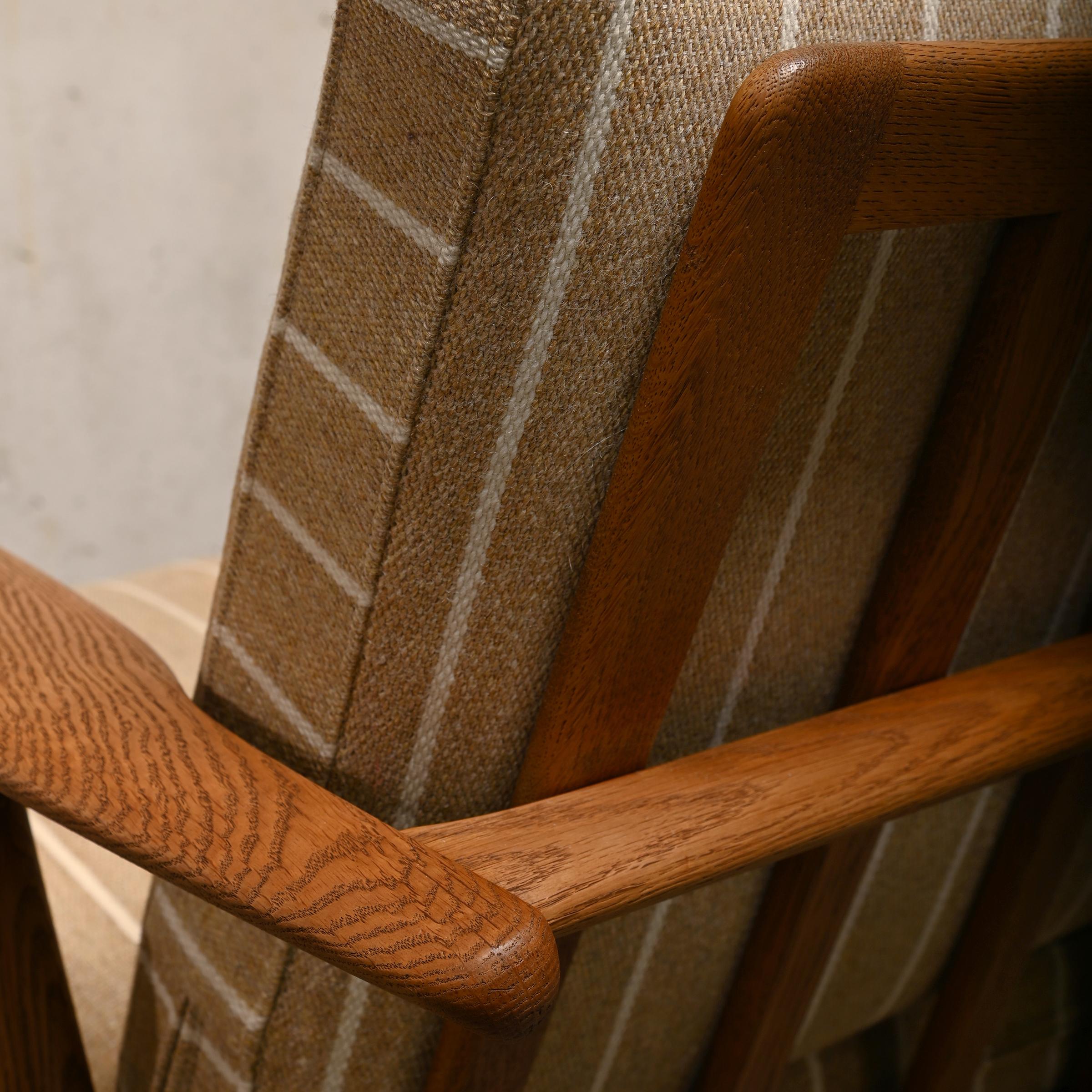 Hans J. Wegner GE240 'Sigar' Lounge Chair in Oak for GETAMA 10