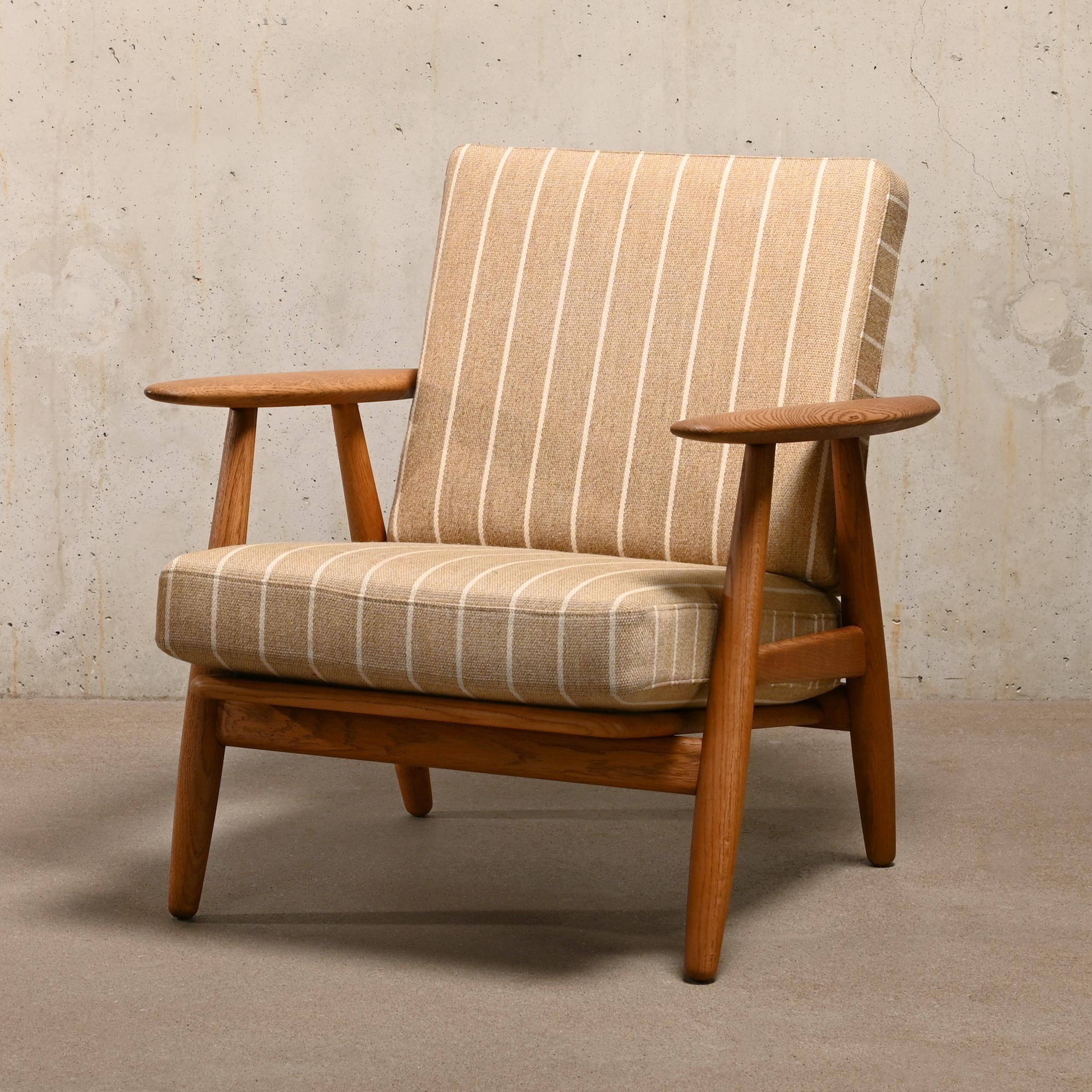 Mid-20th Century Hans J. Wegner GE240 'Sigar' Lounge Chair in Oak for GETAMA