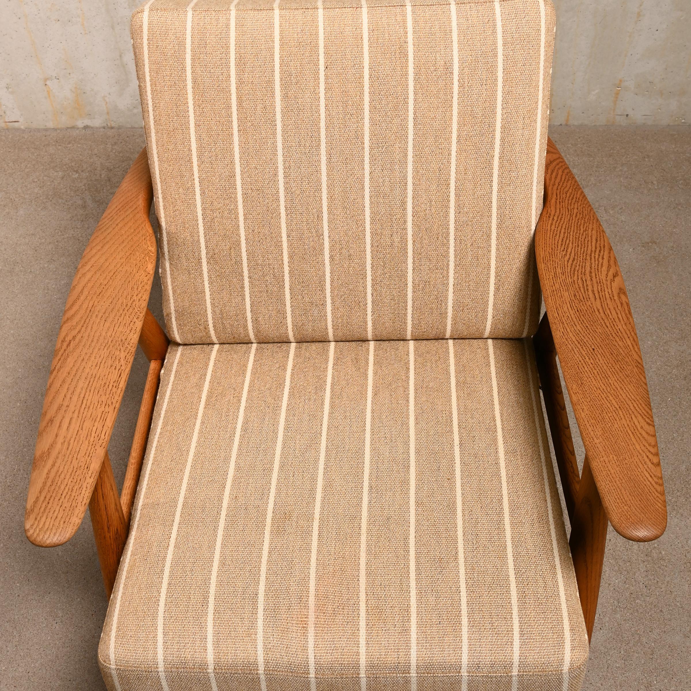 Hans J. Wegner GE240 'Sigar' Lounge Chair in Oak for GETAMA 1