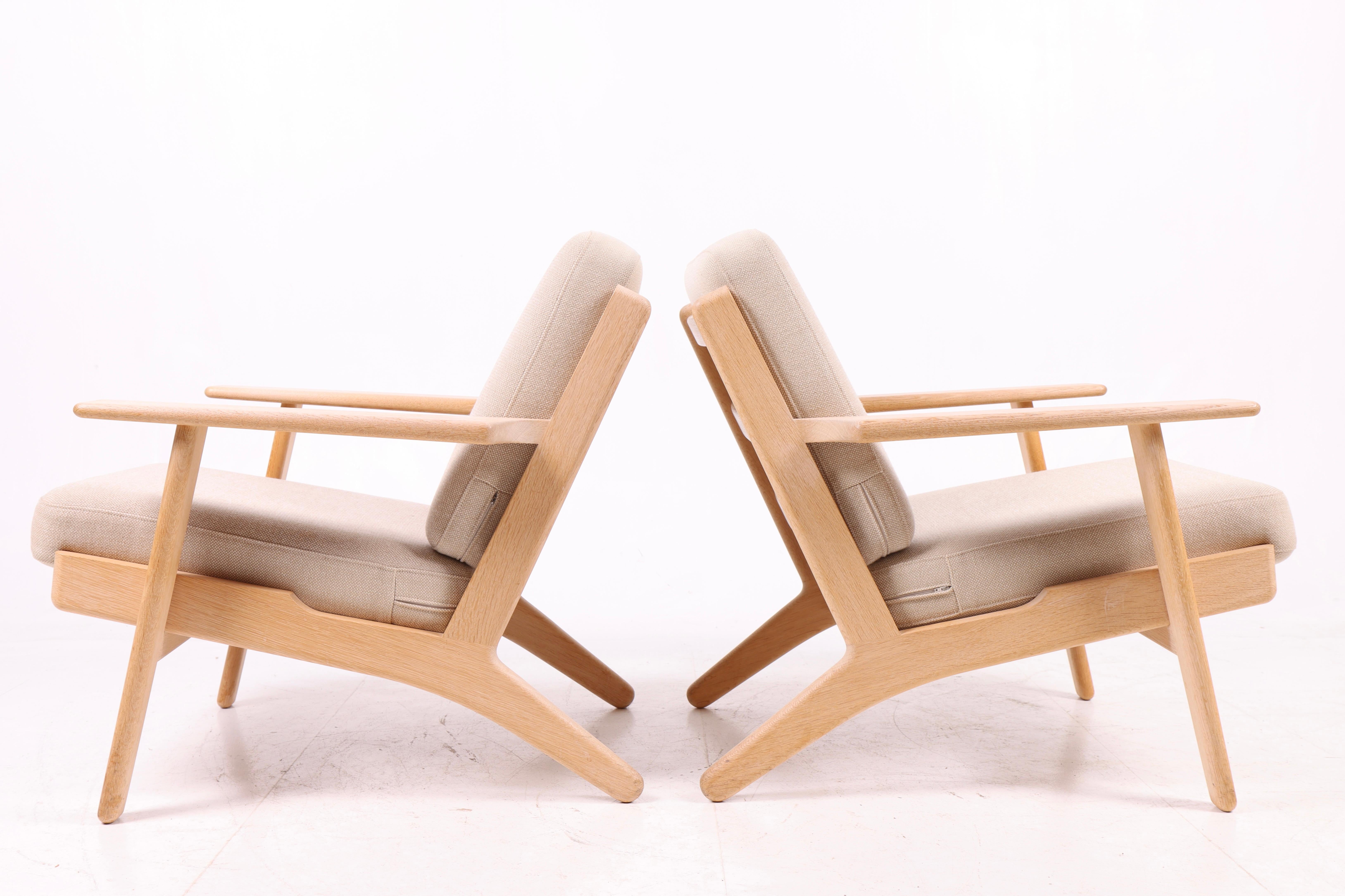 Danish Hans J. Wegner GE290 Lounge Chairs in Oak with Wool Cushions, Getama, 1970s For Sale