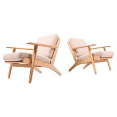 Hans J. Wegner GE290 Lounge Chairs in Oak with Wool Cushions, Getama, 1970s