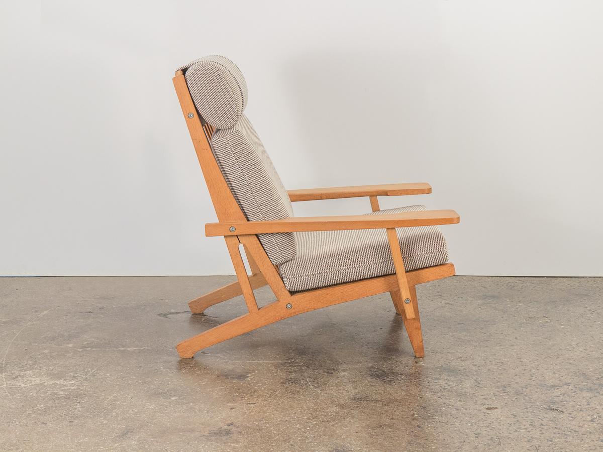 Mid-Century Modern Hans J. Wegner GE375 Oak Lounge Chair