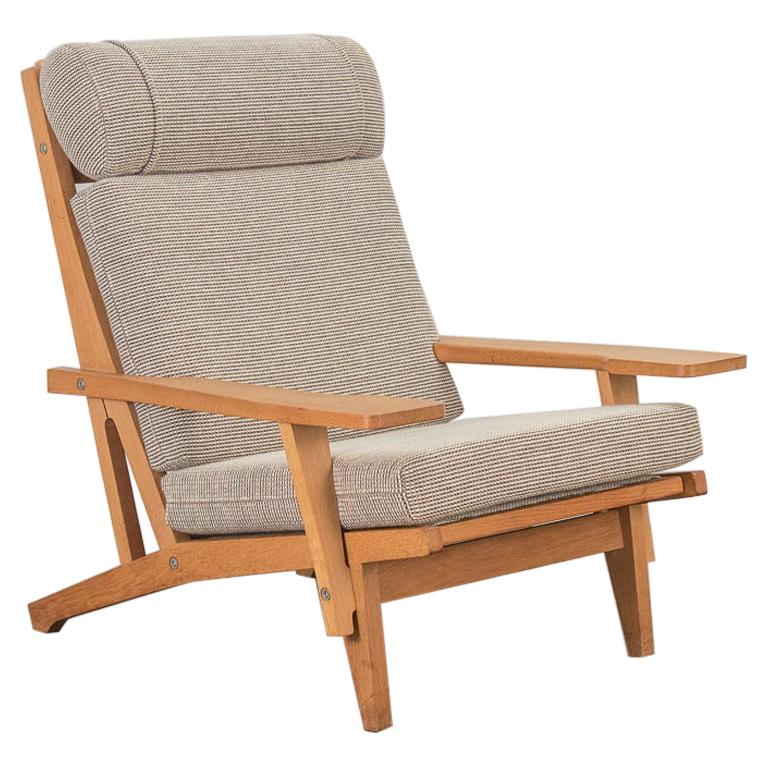 Hans J. Wegner GE375 Oak Lounge Chair