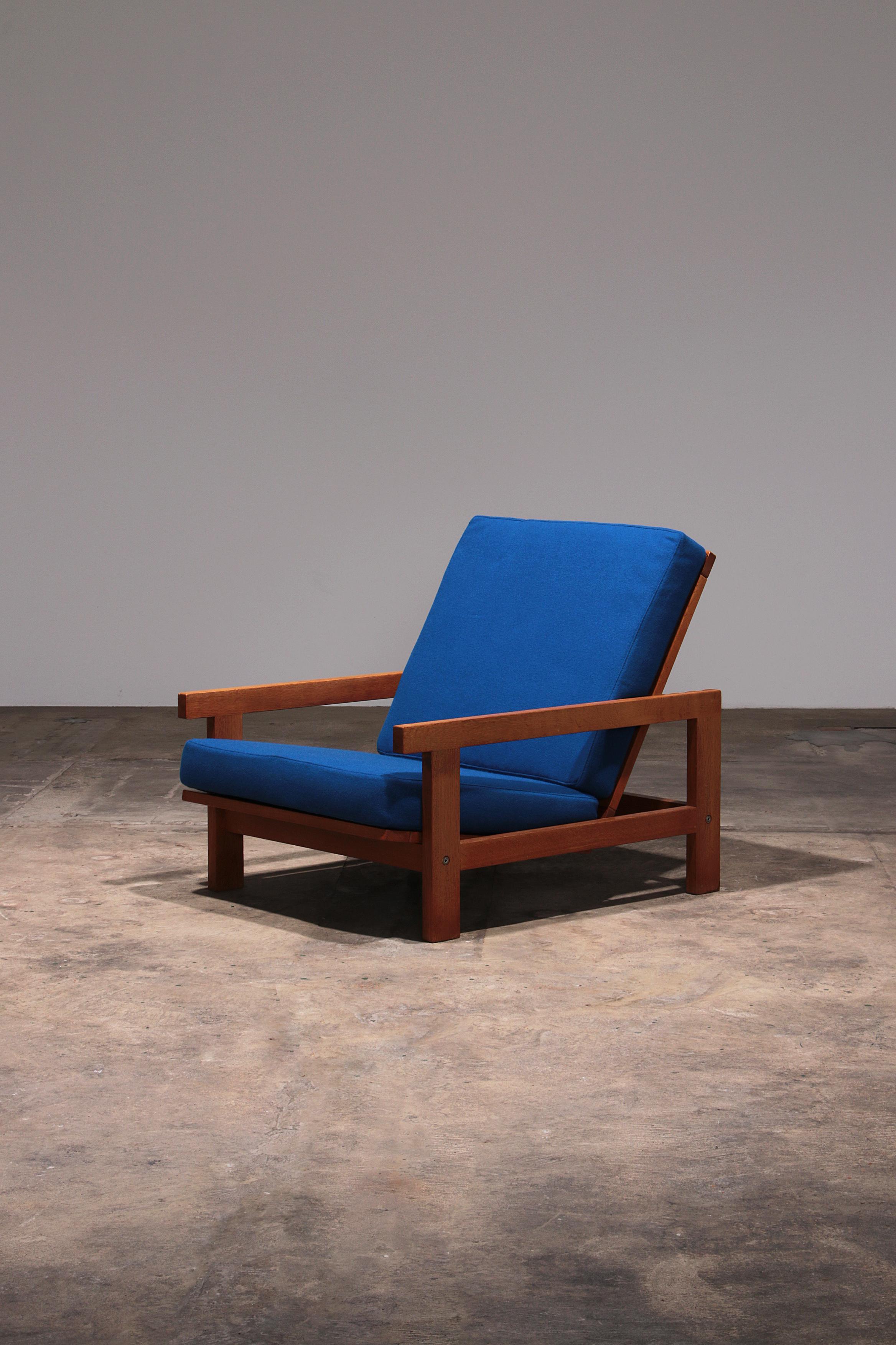 Hans J Wegner GE421 Getama Sessel aus Eiche Relax mit verstellbarer Rückenlehne

Entdecken Sie die perfekte Kombination aus Stil und Komfort mit dem Hans J Wegner GE421 Getama Relax-Sessel. Dieser ikonische Eichenstuhl aus den 1970er Jahren ist