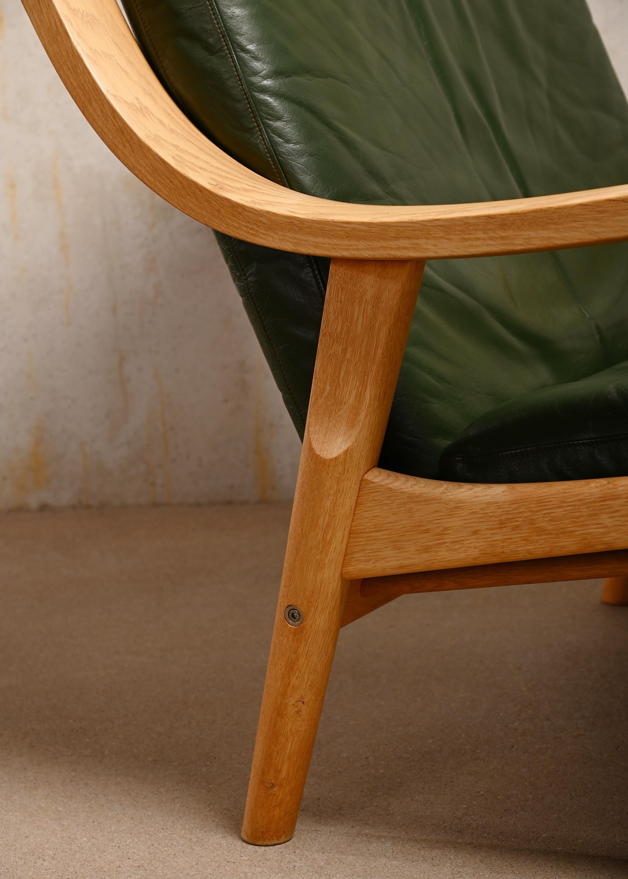 Chaise longue et pouf en chêne et cuir vert Hans J. Wegner GE530, GETAMA 5