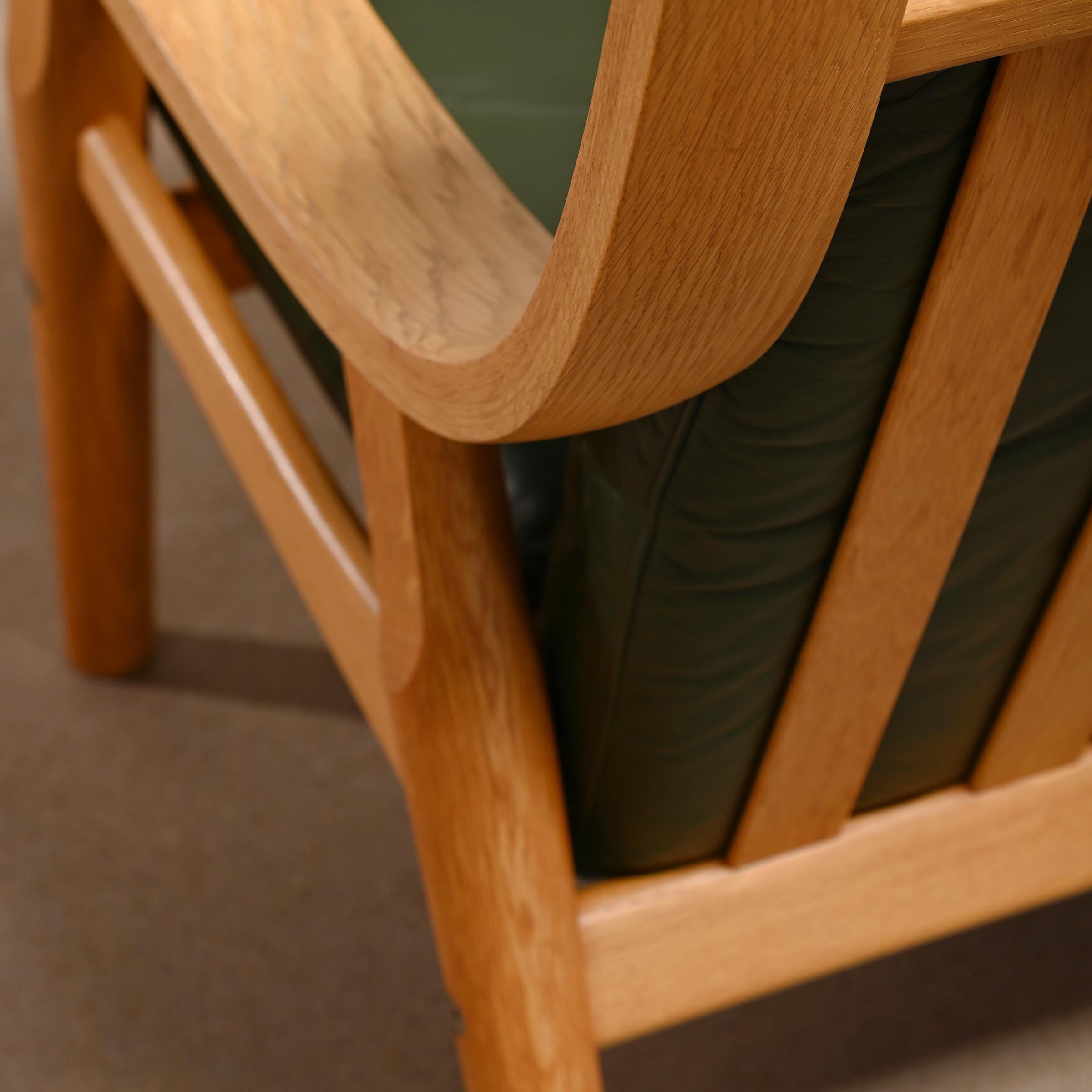 Chaise longue et pouf en chêne et cuir vert Hans J. Wegner GE530, GETAMA 8