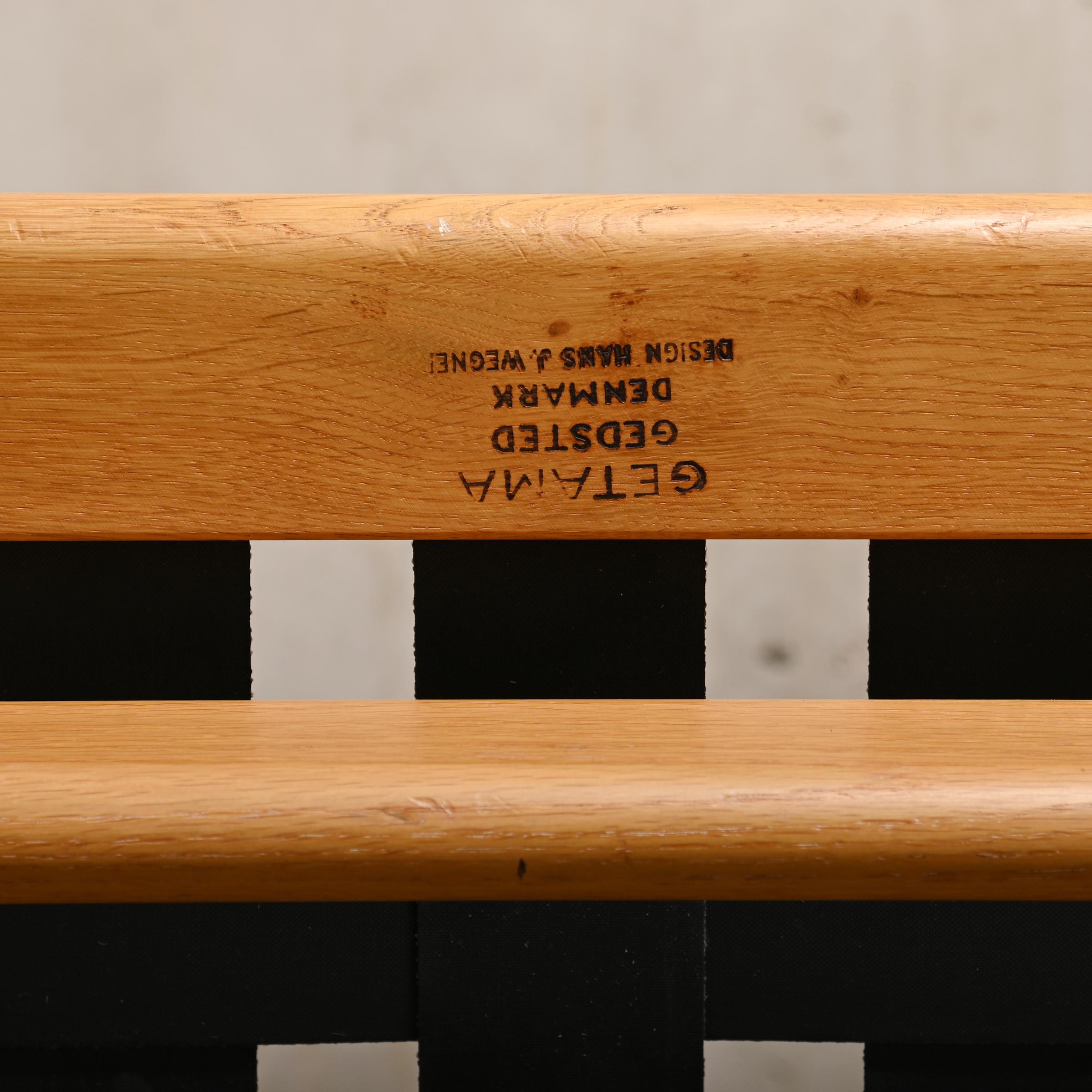 Chaise longue et pouf en chêne et cuir vert Hans J. Wegner GE530, GETAMA 10