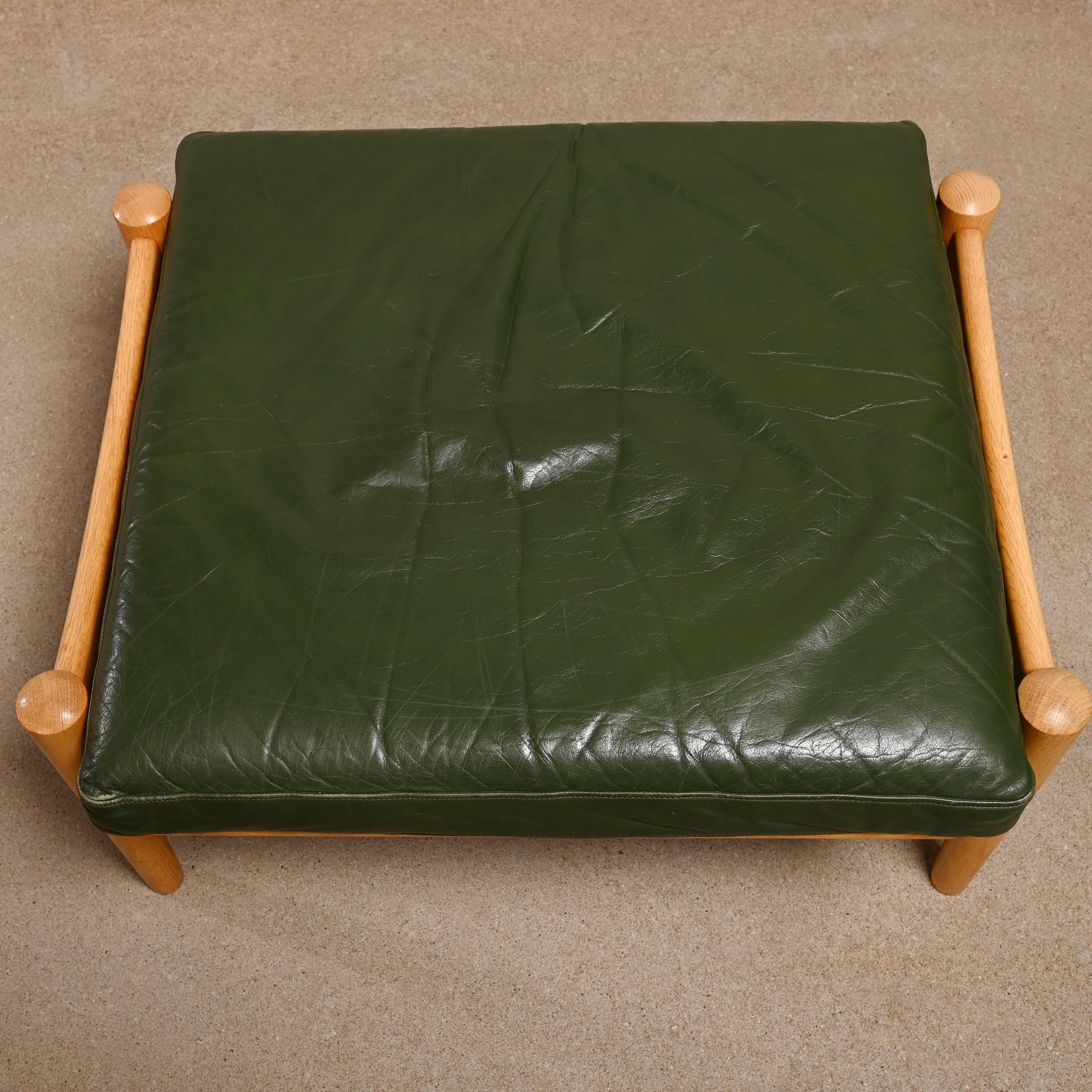 Chaise longue et pouf en chêne et cuir vert Hans J. Wegner GE530, GETAMA 11