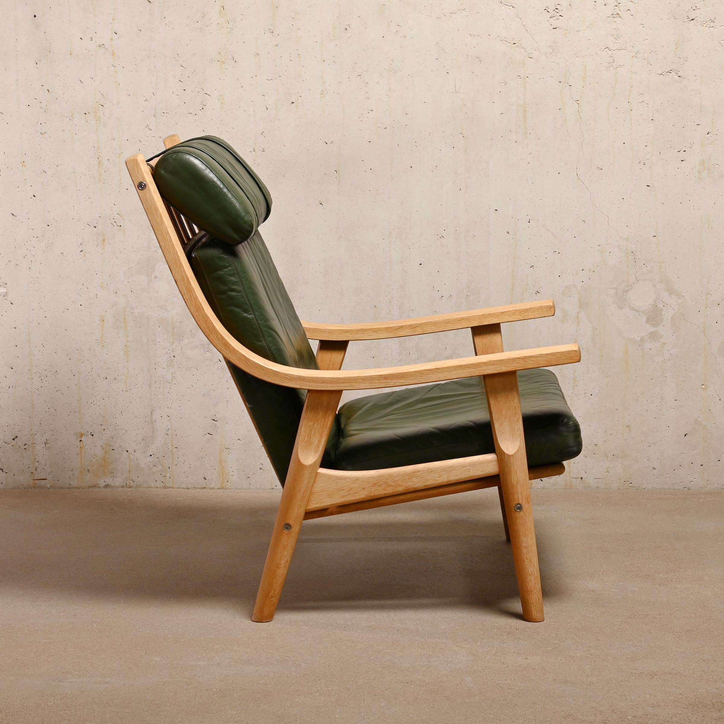 Scandinavian Modern Hans J. Wegner GE530 Lounge Chair and Ottoman in Oak and Green Leather, GETAMA