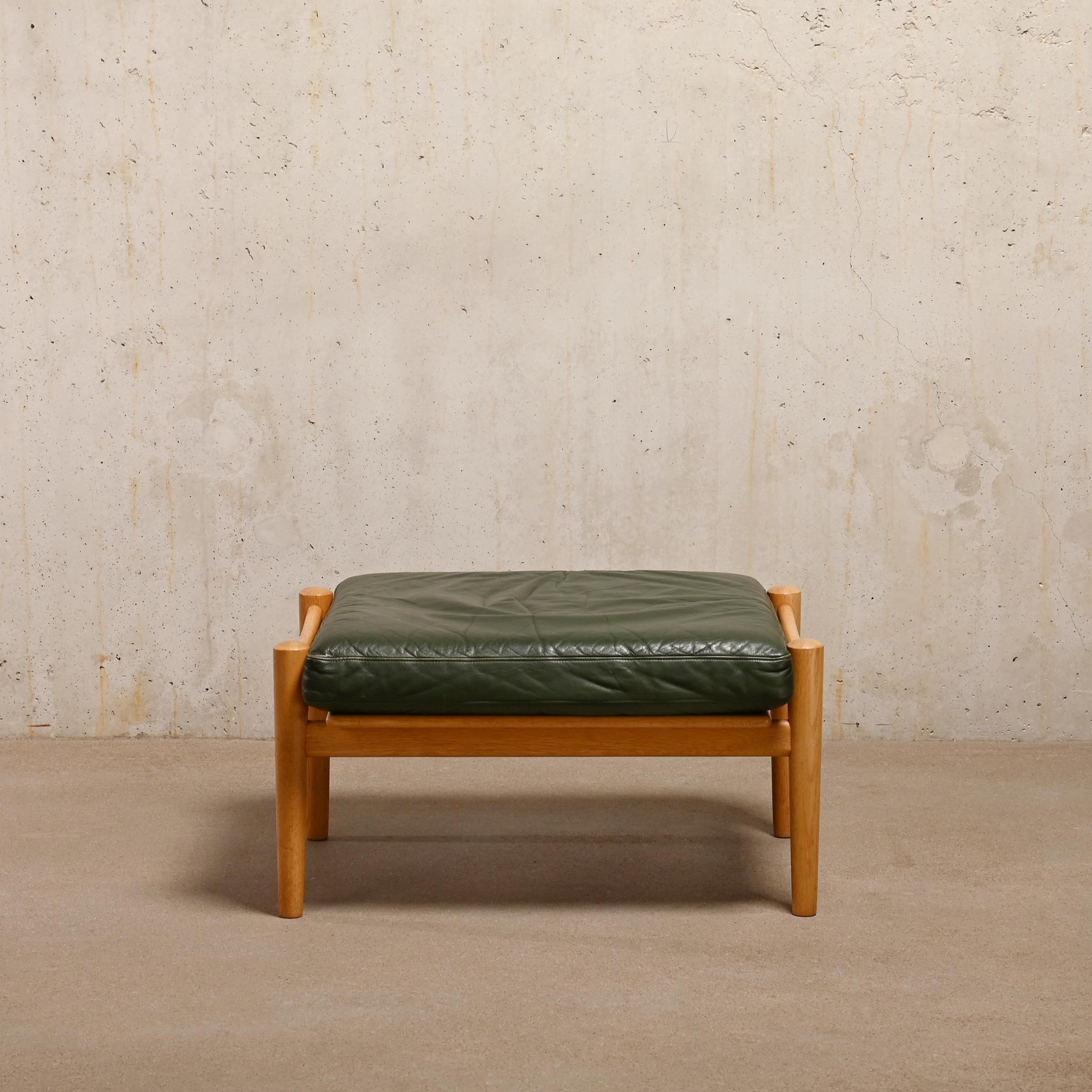 Cuir Chaise longue et pouf en chêne et cuir vert Hans J. Wegner GE530, GETAMA
