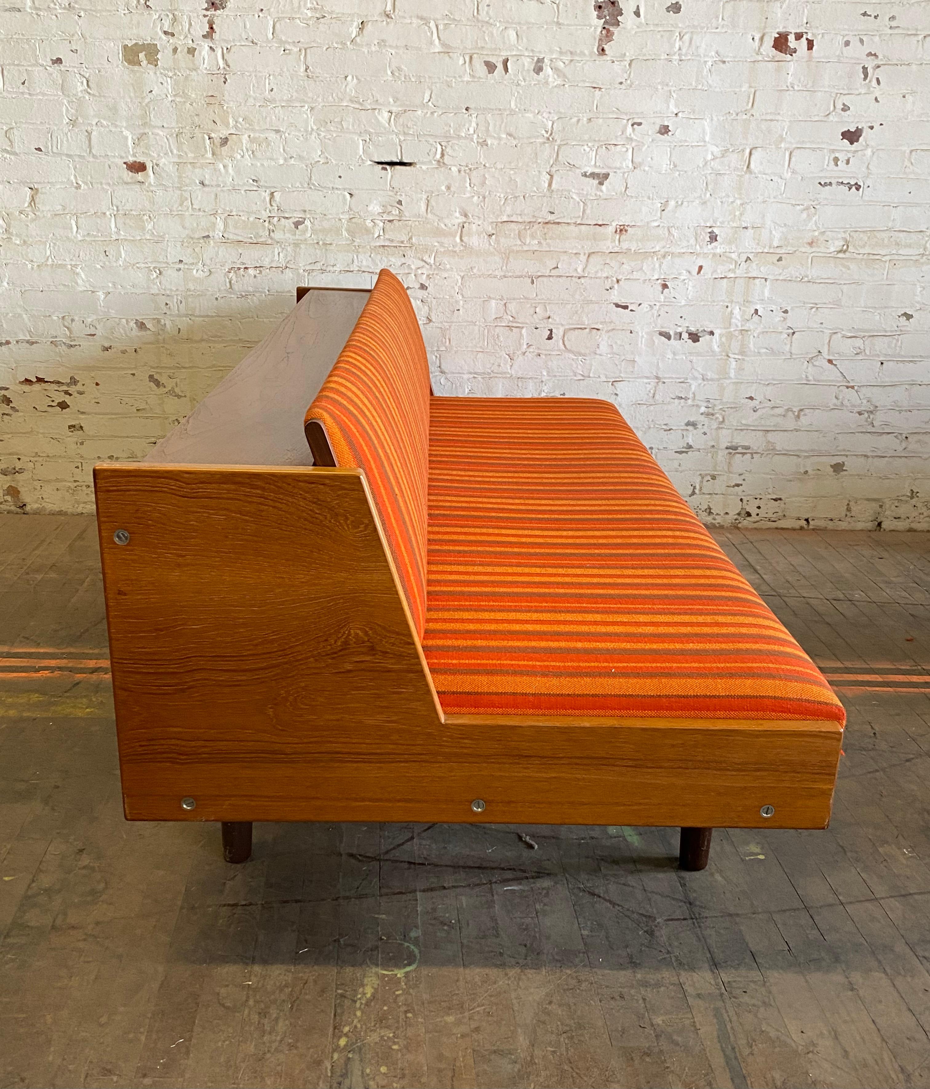 Sofá-cama Hans J. Wegner GE6 para GETAMA Danés en venta