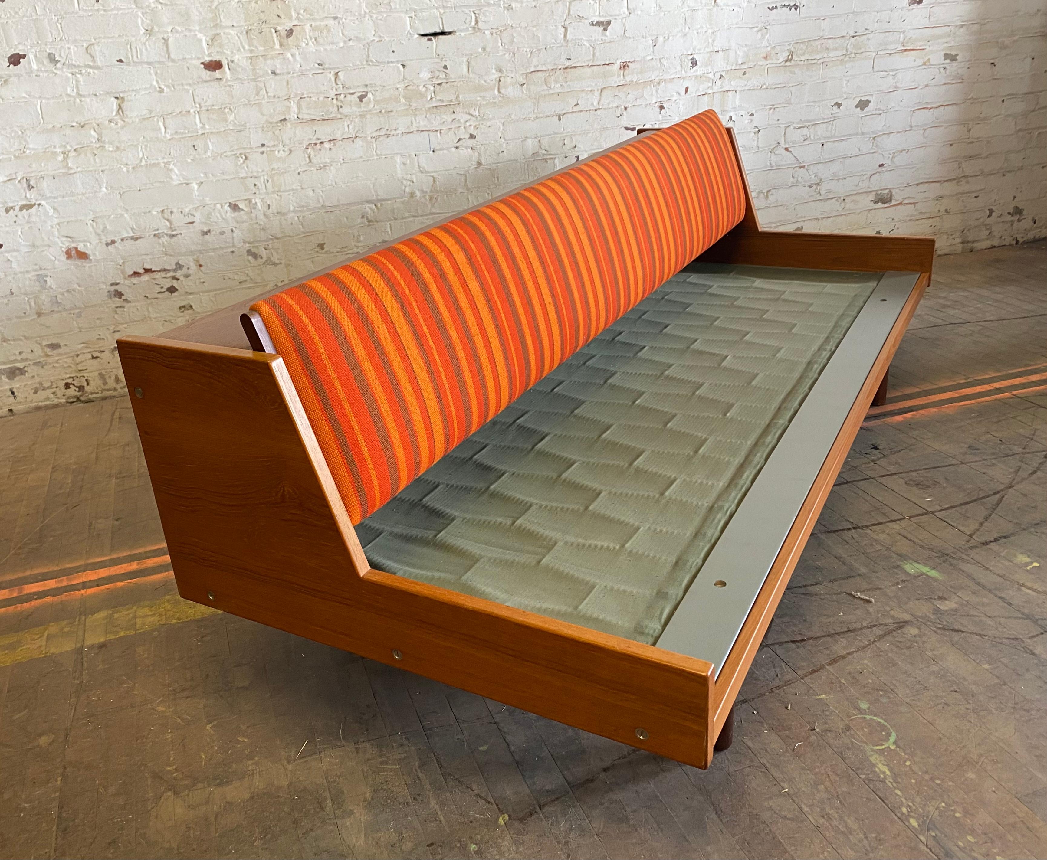Danish Hans J. Wegner GE6 Daybed Sofa for GETAMA For Sale