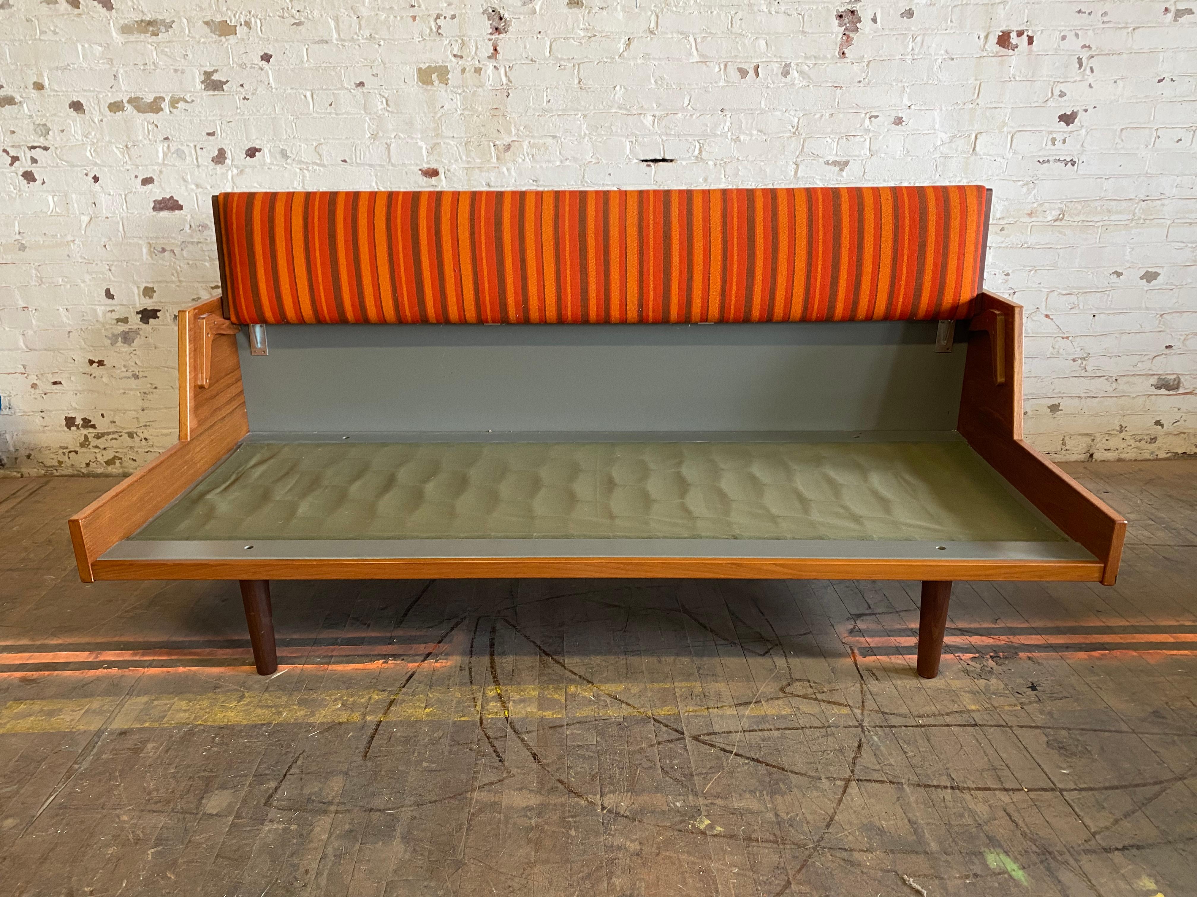 Mid-20th Century Hans J. Wegner GE6 Daybed Sofa for GETAMA For Sale