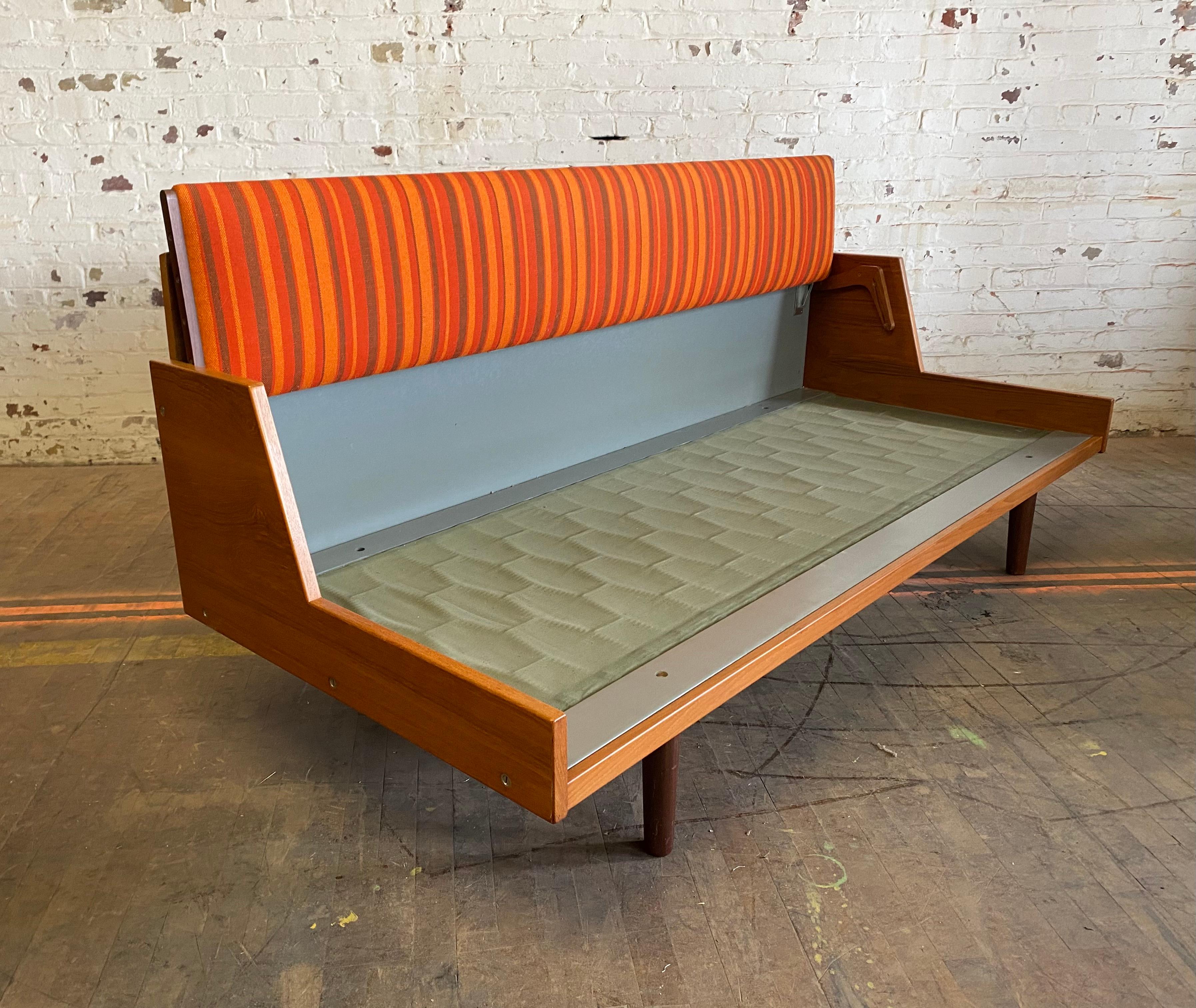 Metal Hans J. Wegner GE6 Daybed Sofa for GETAMA For Sale