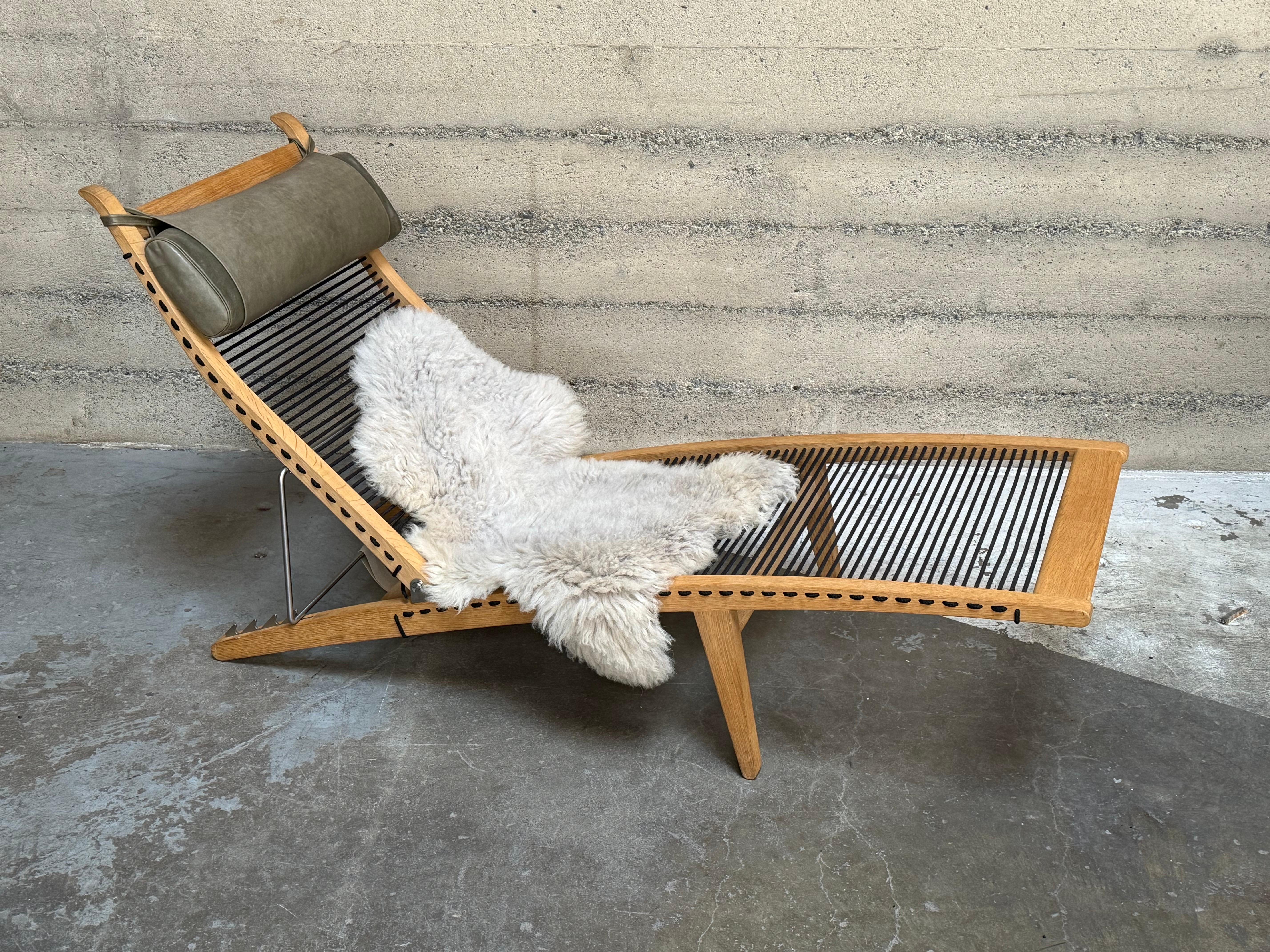 Scandinavian Modern Hans J. Wegner Halyard Deckchair in Oak For Sale