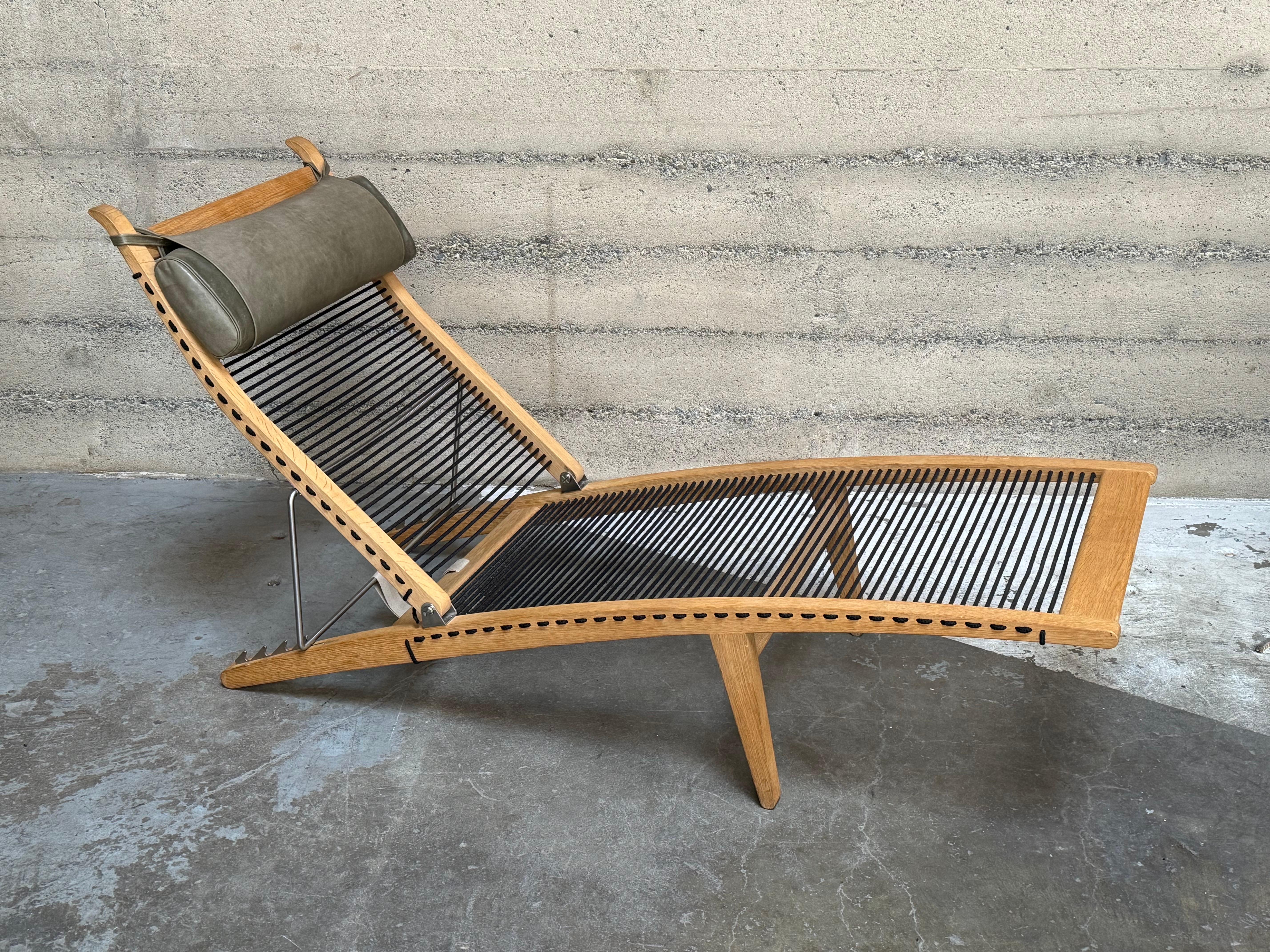 Hans J. Wegner Halyard Deckchair in Oak In Good Condition For Sale In Oakland, CA