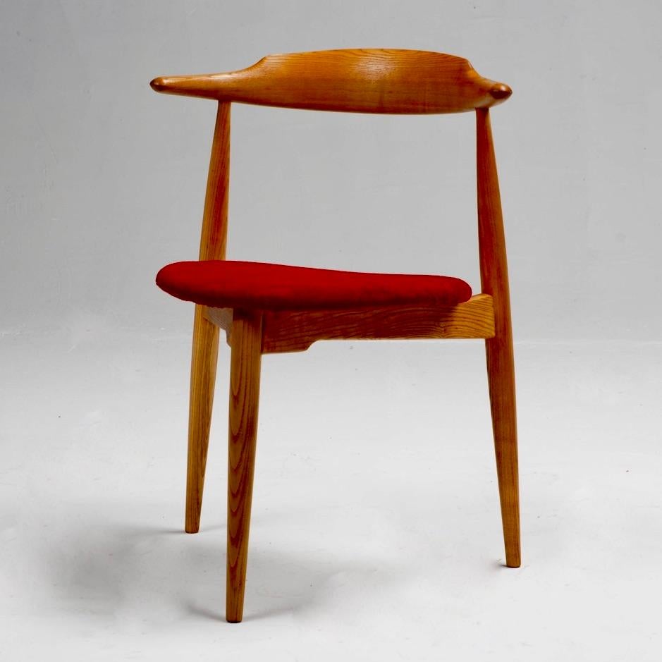 Hans J. Wegner and Produced by Fritz Hansen circa 1950s. Stackable - Model FH4103 dining chairs with solid oak construction and teak veneer seats in the Iconic heart-shaped seat design.