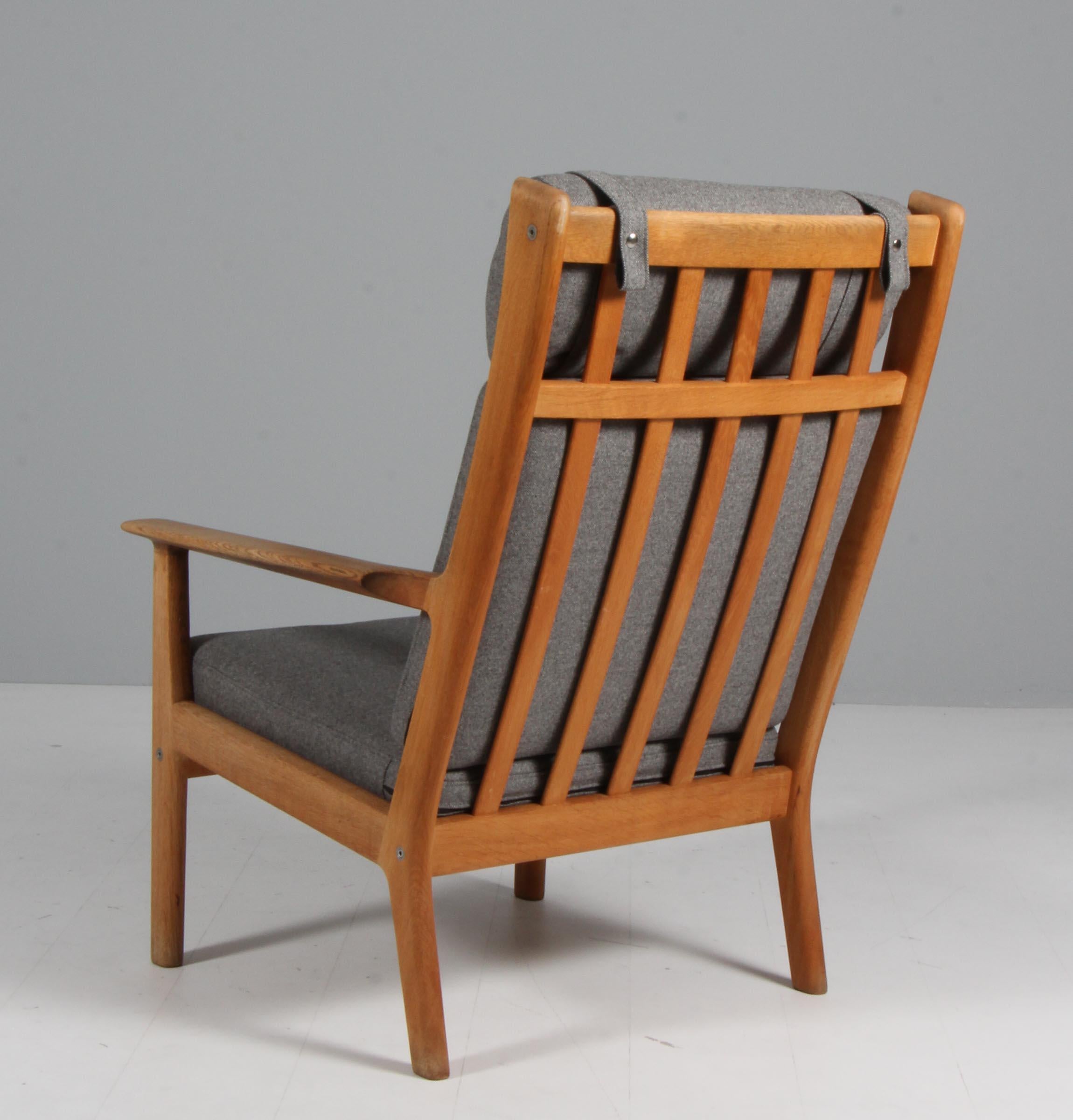 Wool Hans J. Wegner hihgback lounge chair in oak and wool. 1970s model GE265