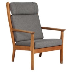 Hans J. Wegner hihgback lounge chair in oak and wool. 1970s model GE265