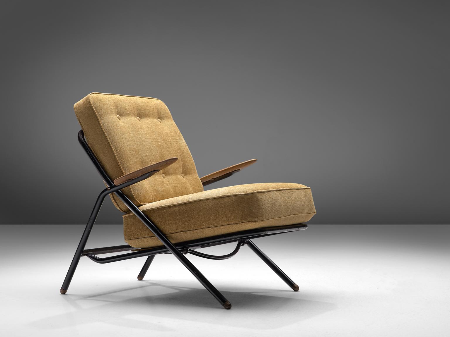 Are a shape used earlier by Wegner on the CH28. It's an elegant addition to the steel and sturdy appearance of this easy chair. Another great detail is the 'W' on the back.
Another noteworthy detail are the wooden feet.

This chair is recently
