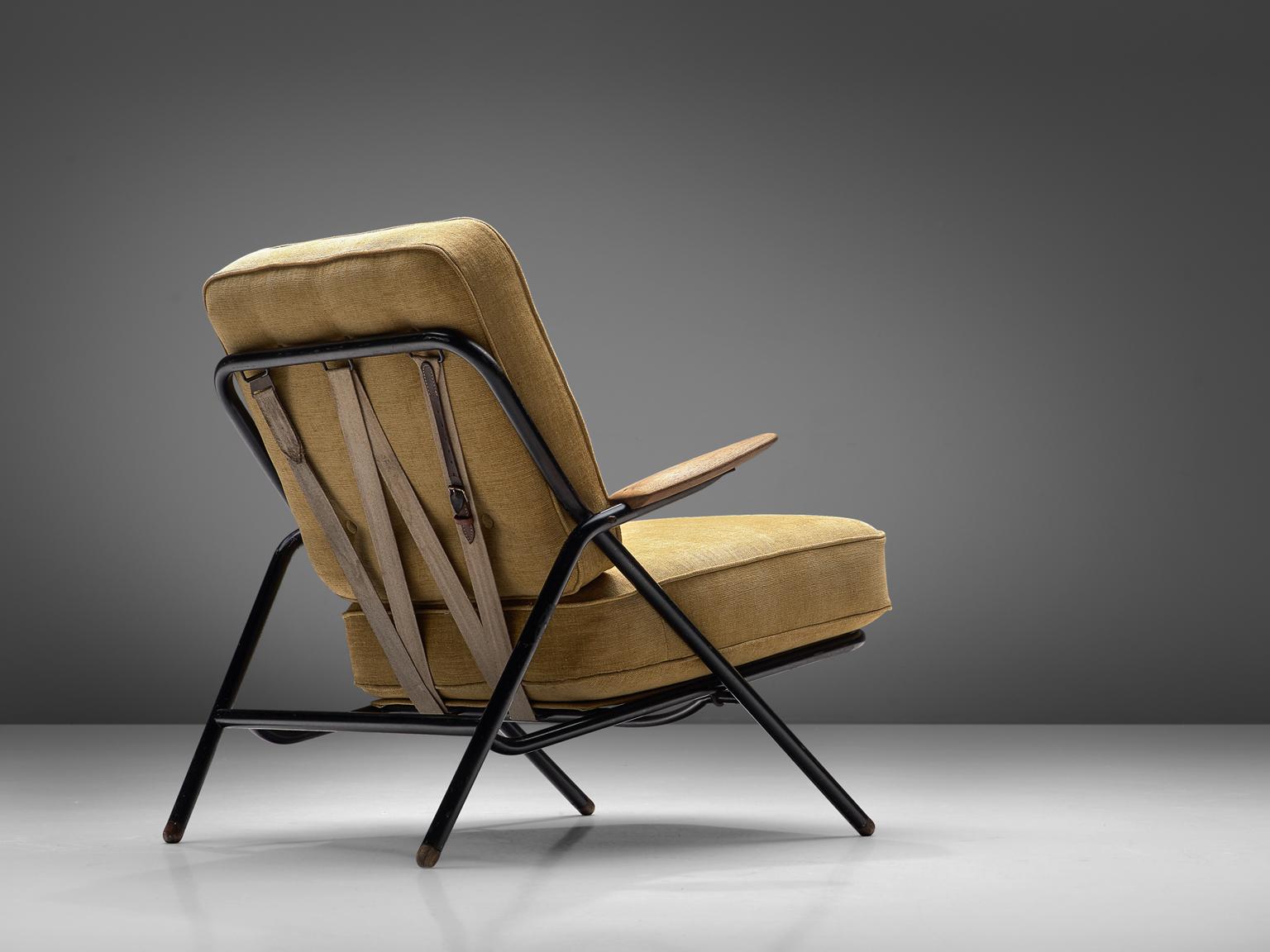 Hans J. Wegner Iconic Sawbuck Lounge Chair in Yellow Upholstery (Dänisch)