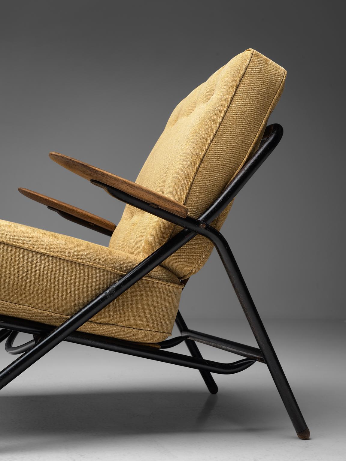 Hans J. Wegner Iconic Sawbuck Lounge Chair in Yellow Upholstery im Zustand „Gut“ in Waalwijk, NL