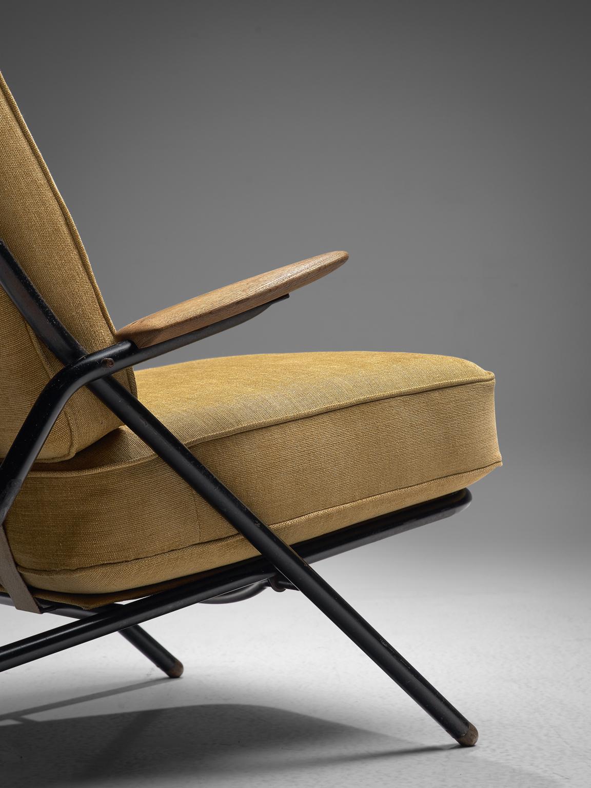 Hans J. Wegner Iconic Sawbuck Lounge Chair in Yellow Upholstery (Mitte des 20. Jahrhunderts)