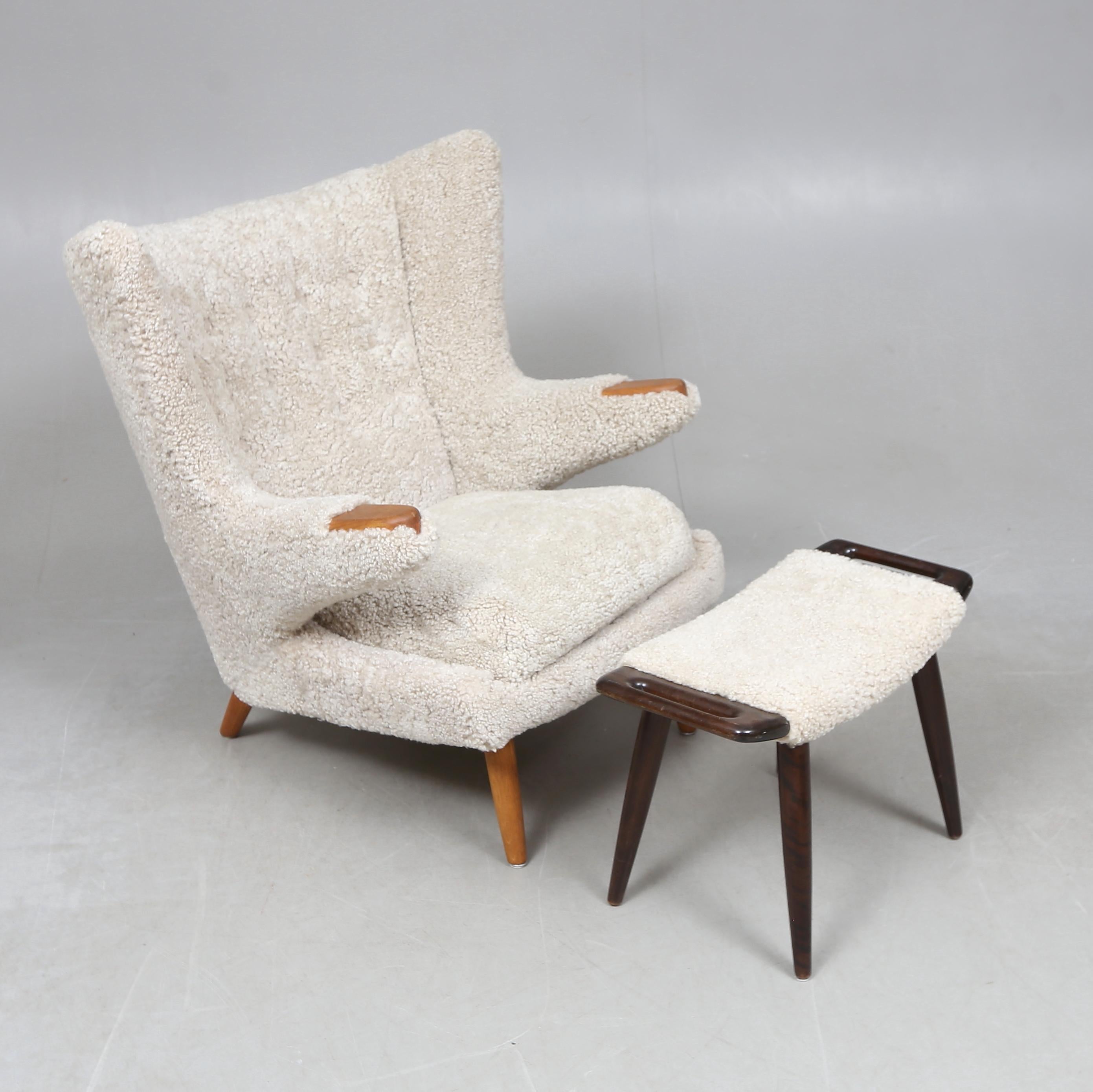 Papa Bear chair and ottoman with sheepskin, in style of Hans J Wegner, -1950s In Good Condition In Säffle, SE