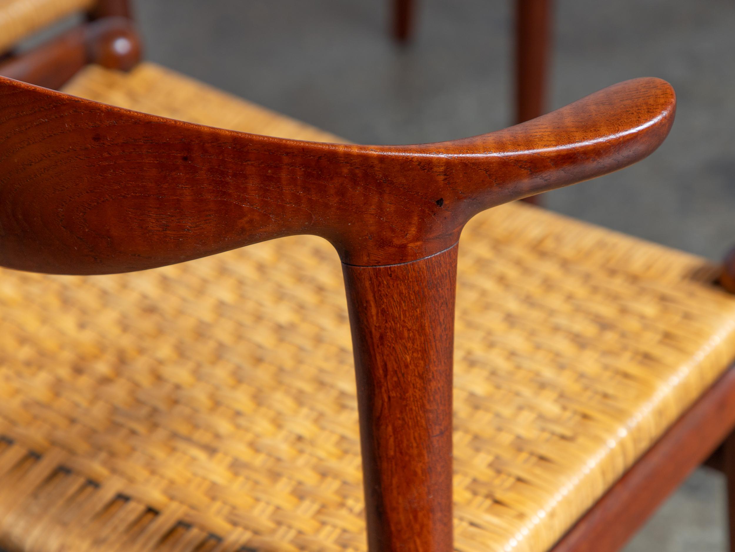Hans J. Wegner JH-505 Sedie in teak e canna - Set di sei sedie in vendita 4