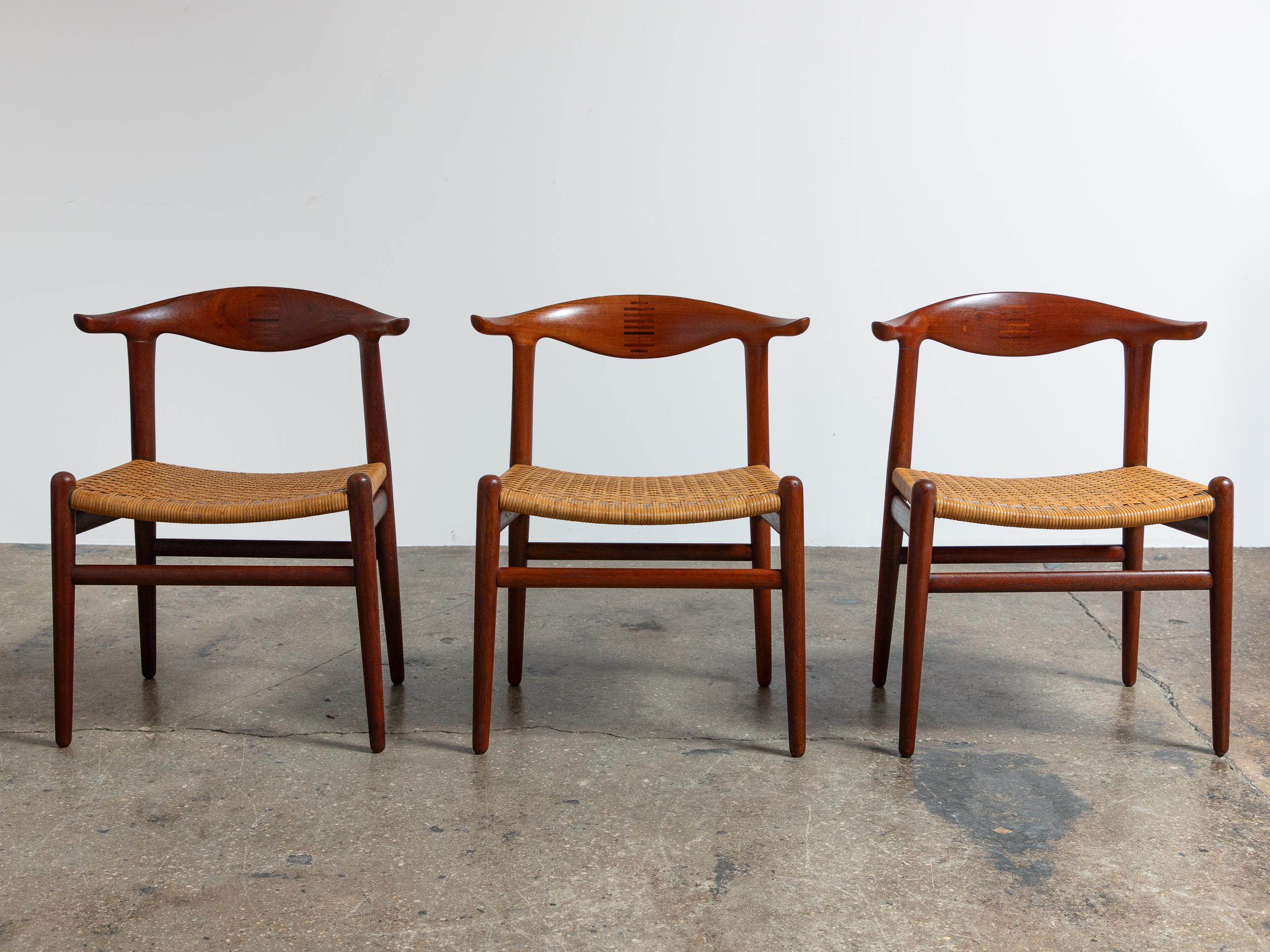 Hans J. Wegner JH-505 Sedie in teak e canna - Set di sei sedie in vendita 5