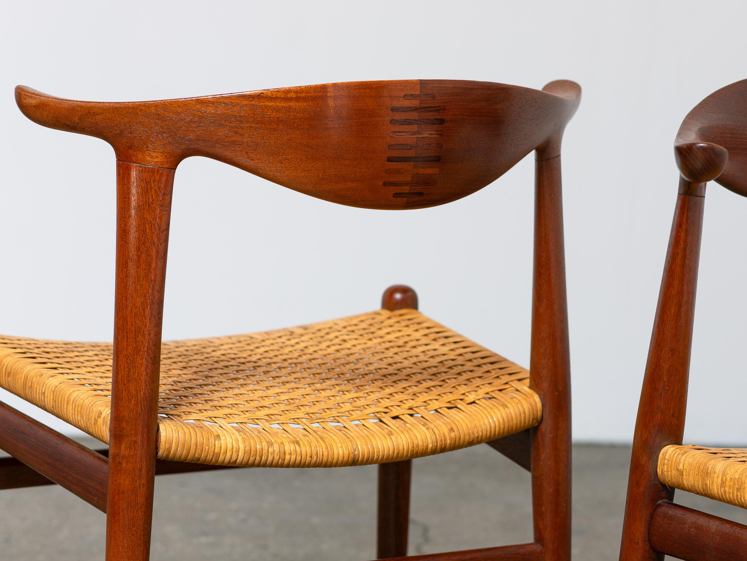 Hans J. Wegner JH-505 Sedie in teak e canna - Set di sei sedie in vendita 2